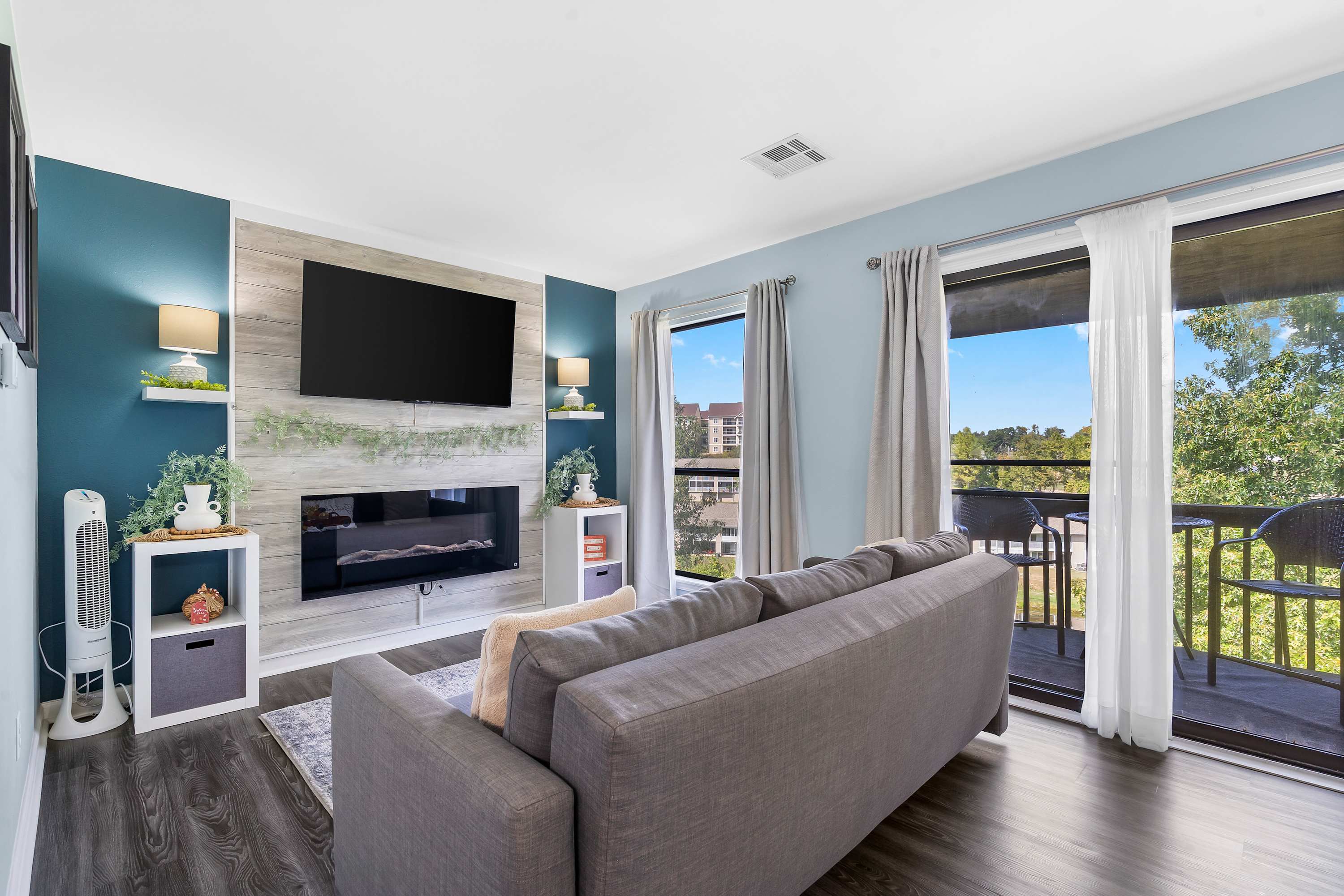 Serene on Seventeen - For 4