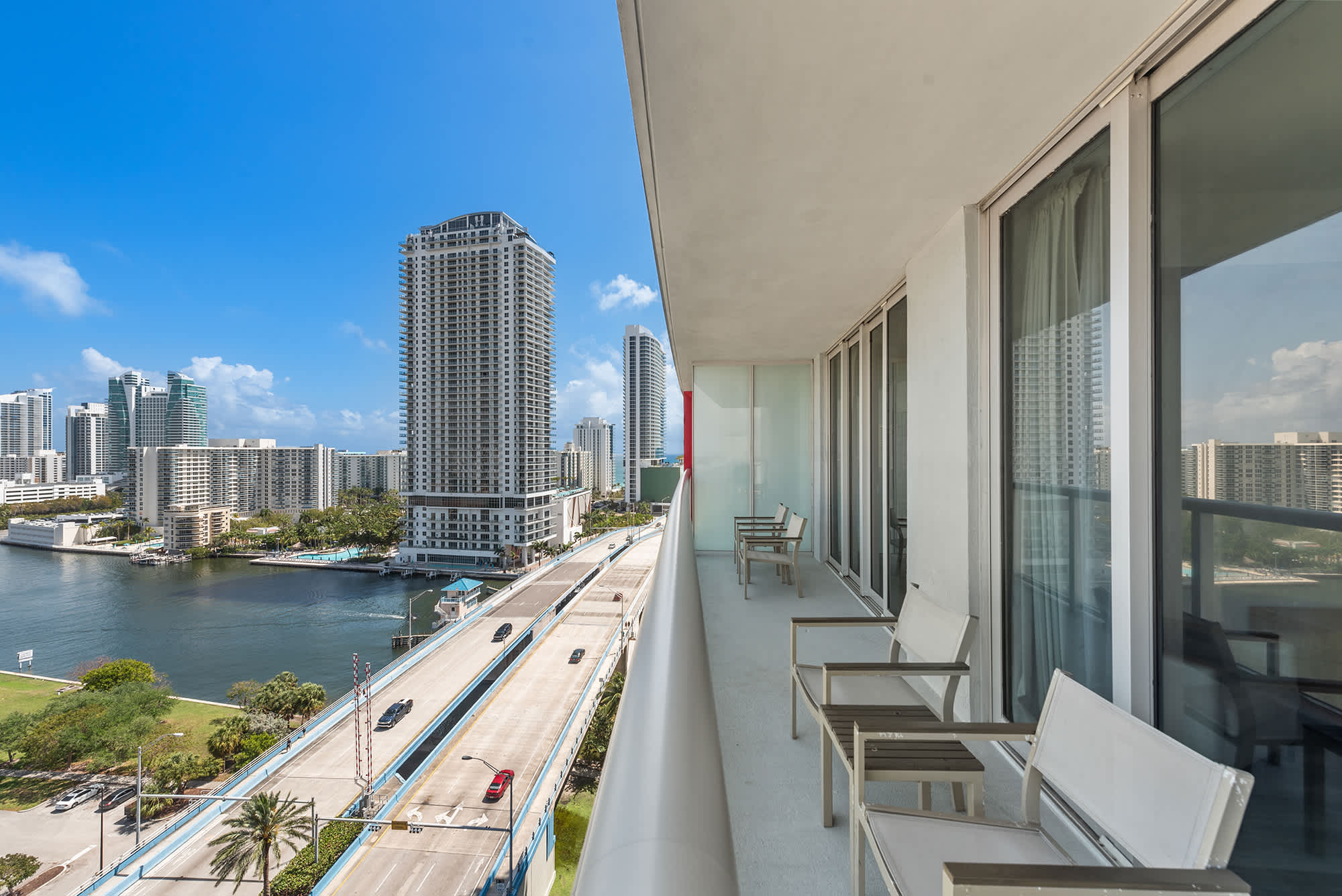 Seaside Luxury - Beach Loungers - 18th Floor