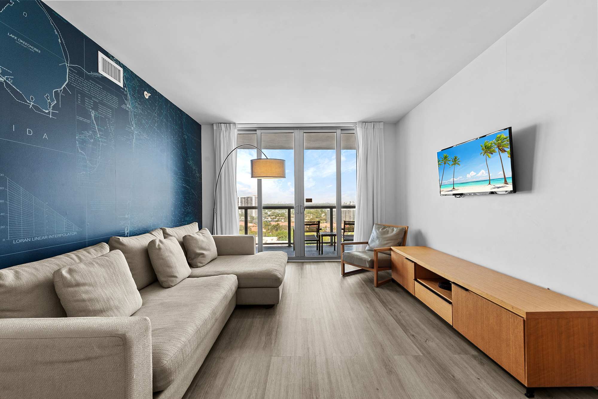 Seaside Luxury - Beach Loungers - 18th Floor 3