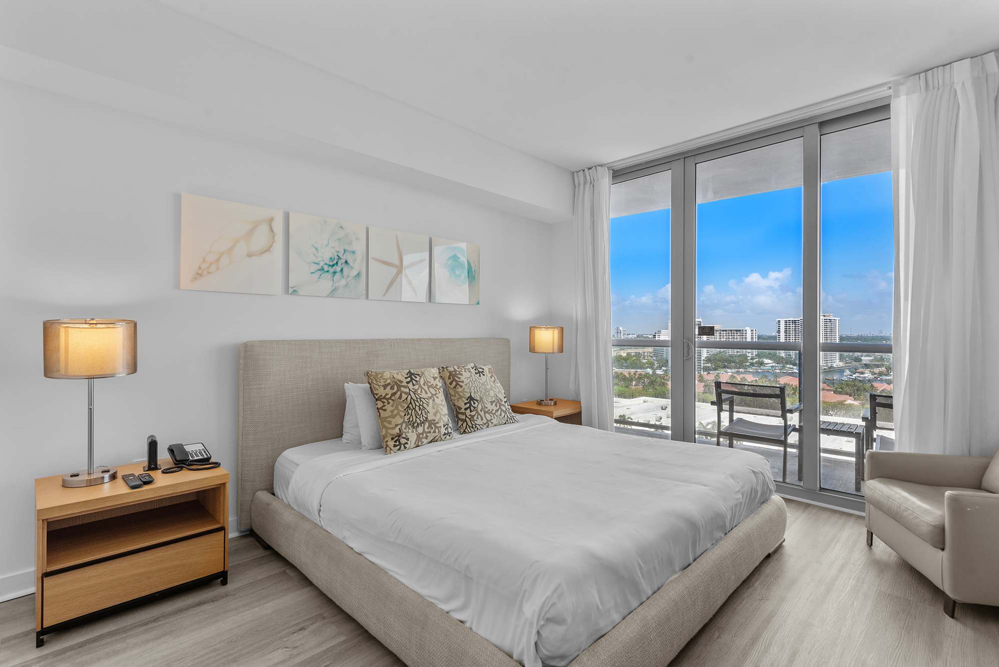 Seaside Luxury - Beach Loungers - 18th Floor 2