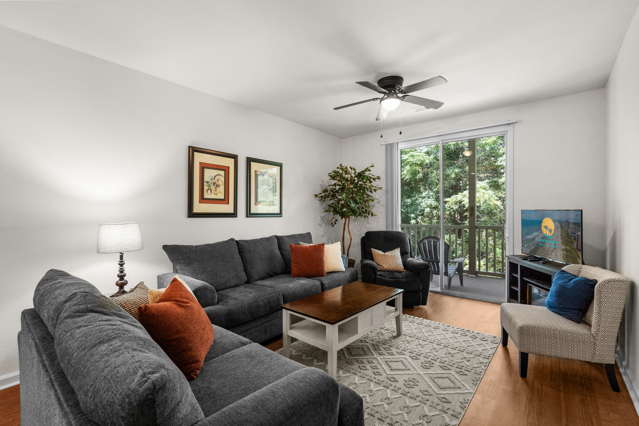 River Oaks Unit 2H | Photo 2