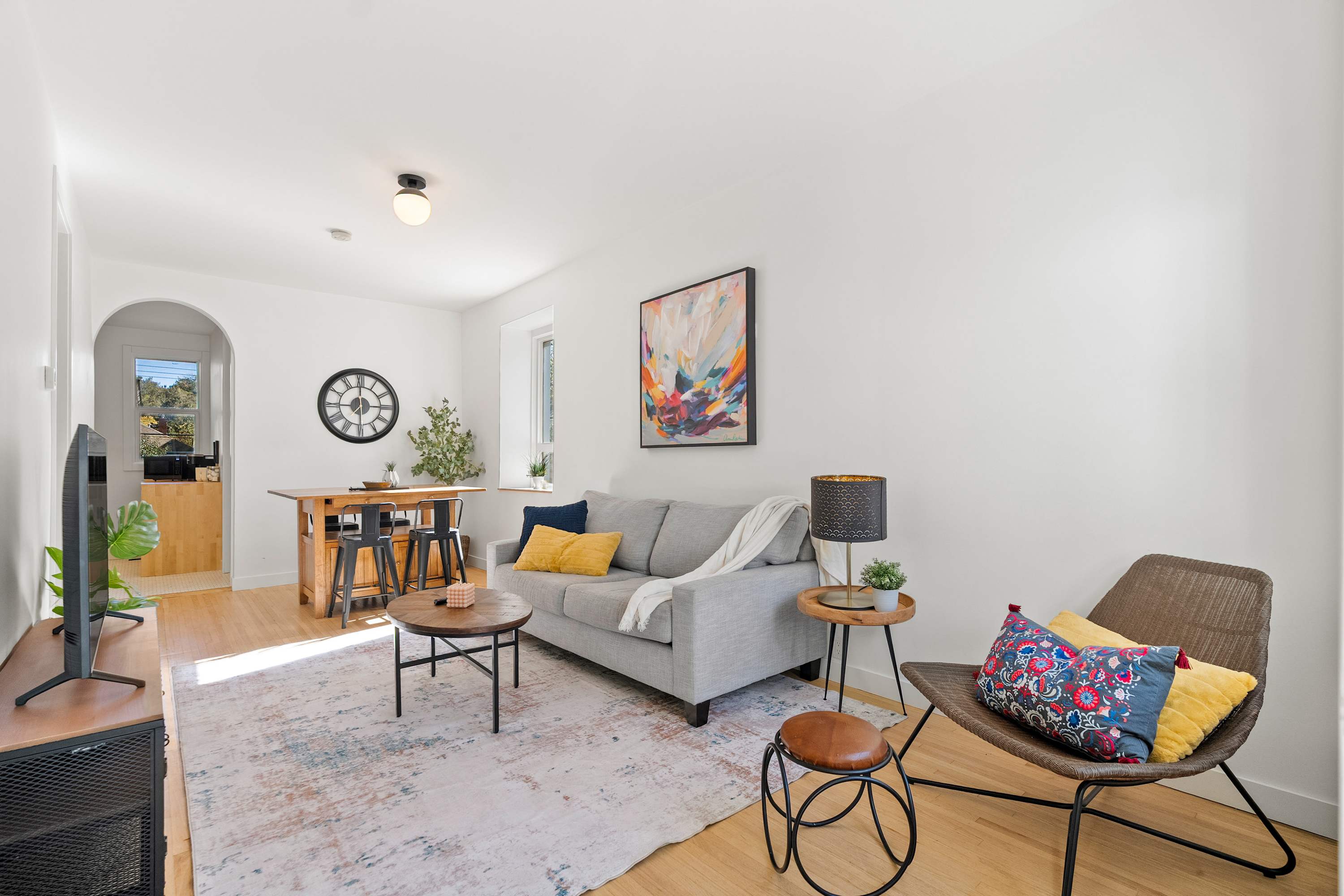 The Sunny 2 Suites 10 Pax Pet Friendly Stay! — Calgary, Alberta — vacation rental
