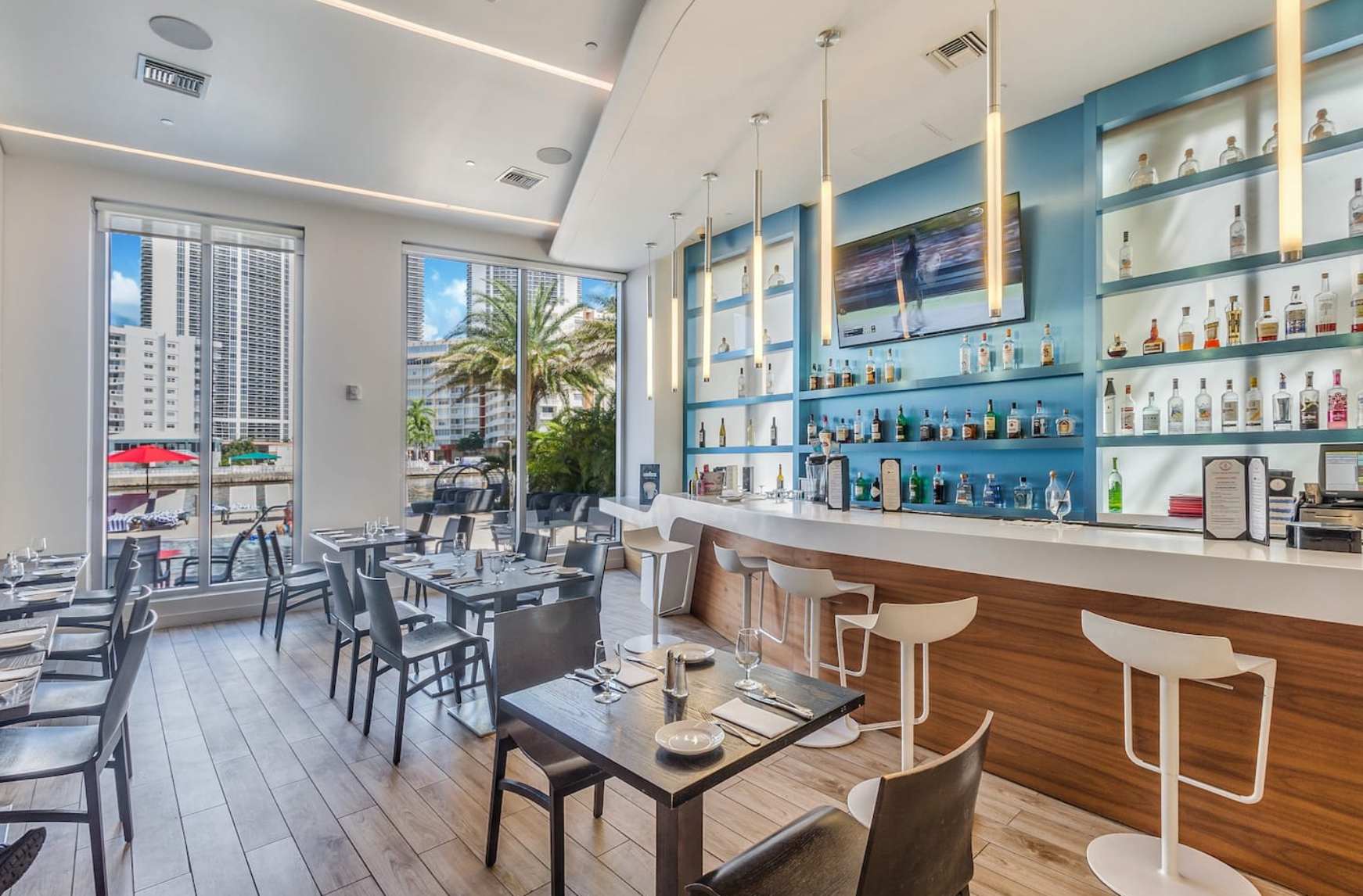 5-Min From Beach - Beach Loungers - 22nd Floor 4