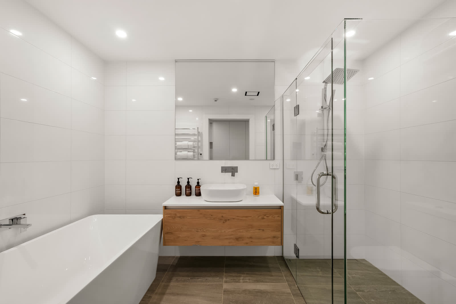 Luxury Lakefront Studio with Stunning Views