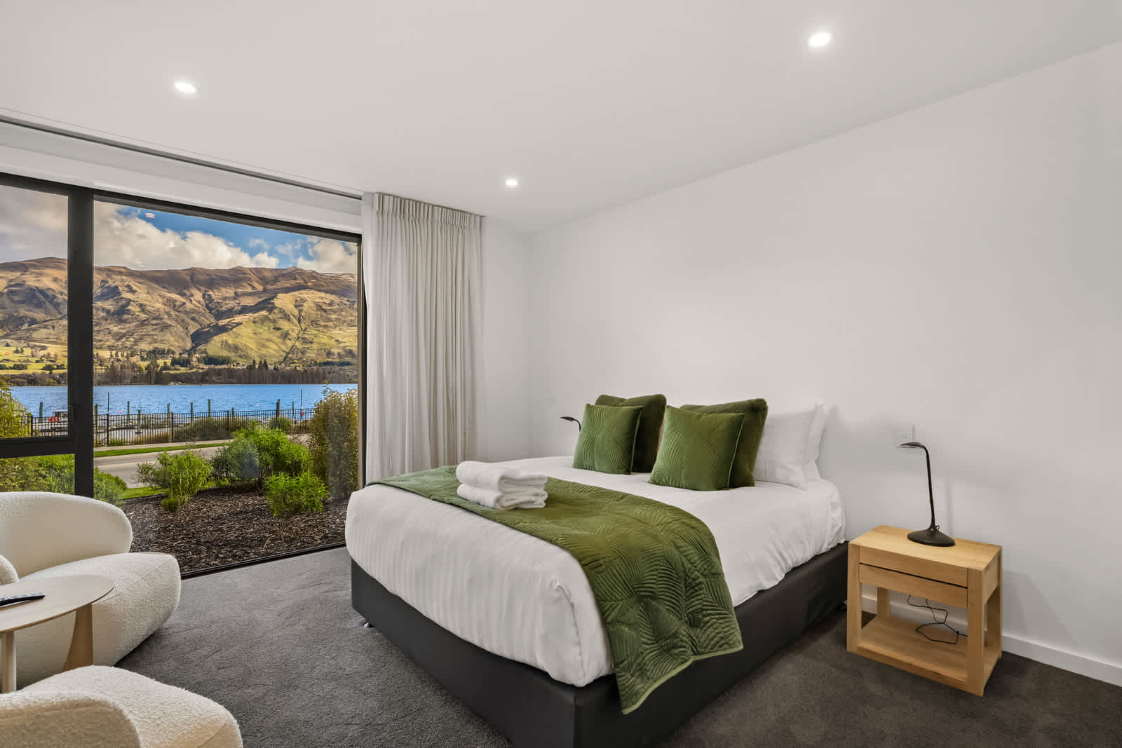 Luxury Lakefront Studio with Stunning Views