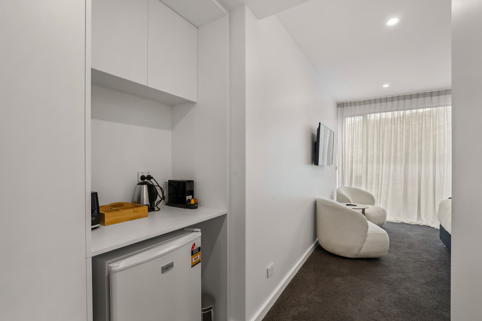 Luxury Lakefront Studio with Stunning Views