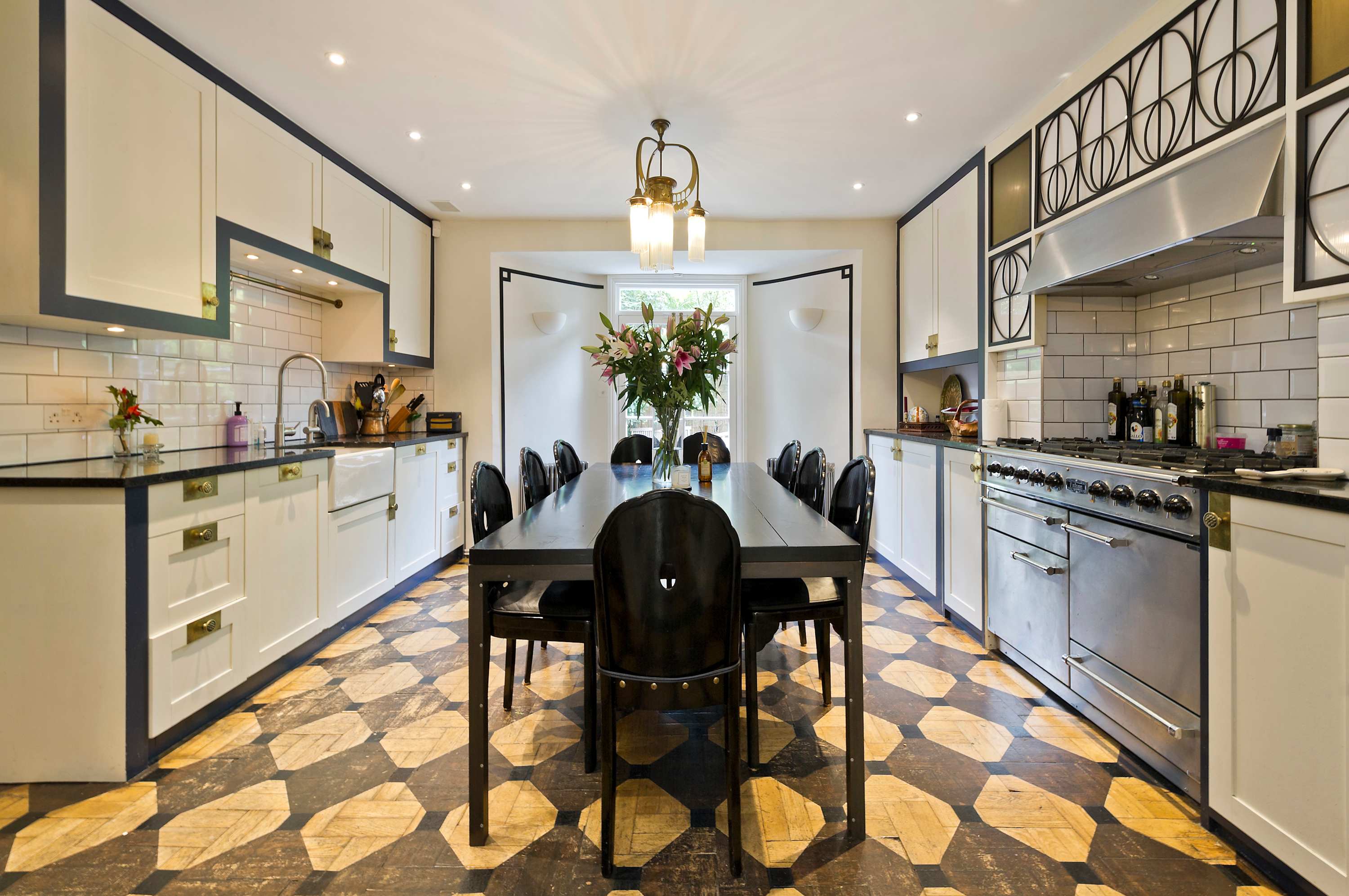Stylish 5 Bed House in St. John's Wood/Maida Vale in Alma Square 6 NW8 9QD - Property image 2 - VivreStays