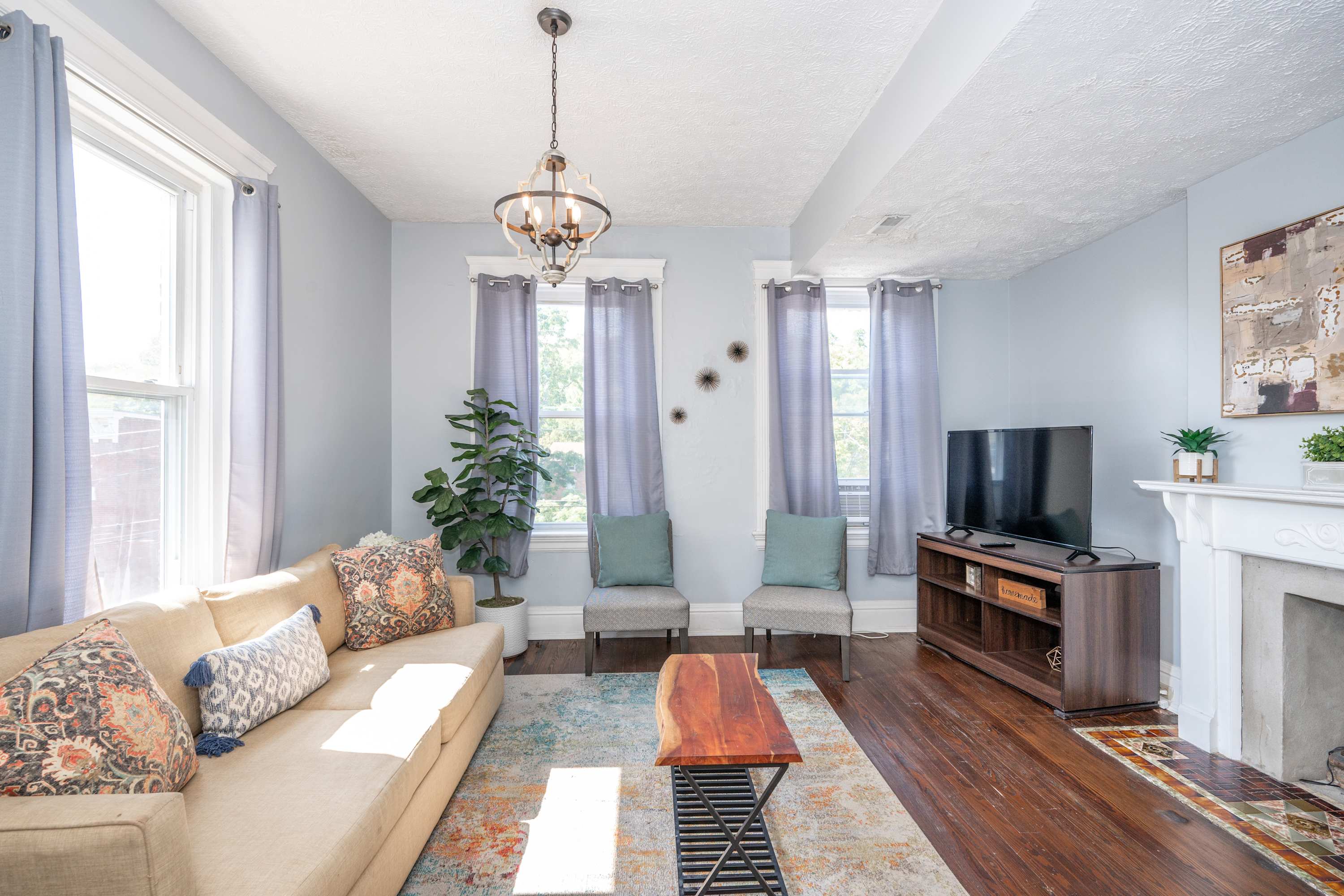 Stream your favorites on the living room’s smart TV & unwind after a day of exploring​