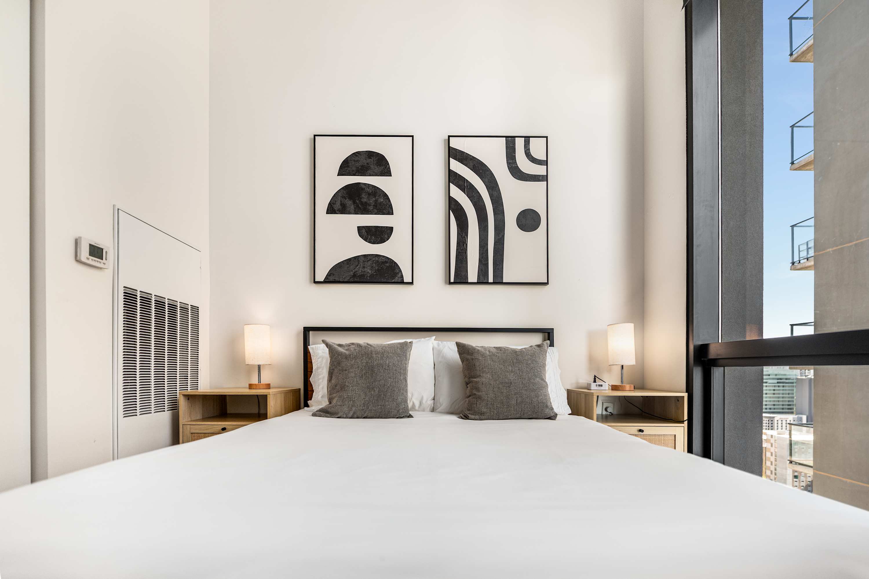 Rooftop Sky Pool And Exclusive Coworking Space - Luxurious Highrise Sanctuary - Phoenix, AZ