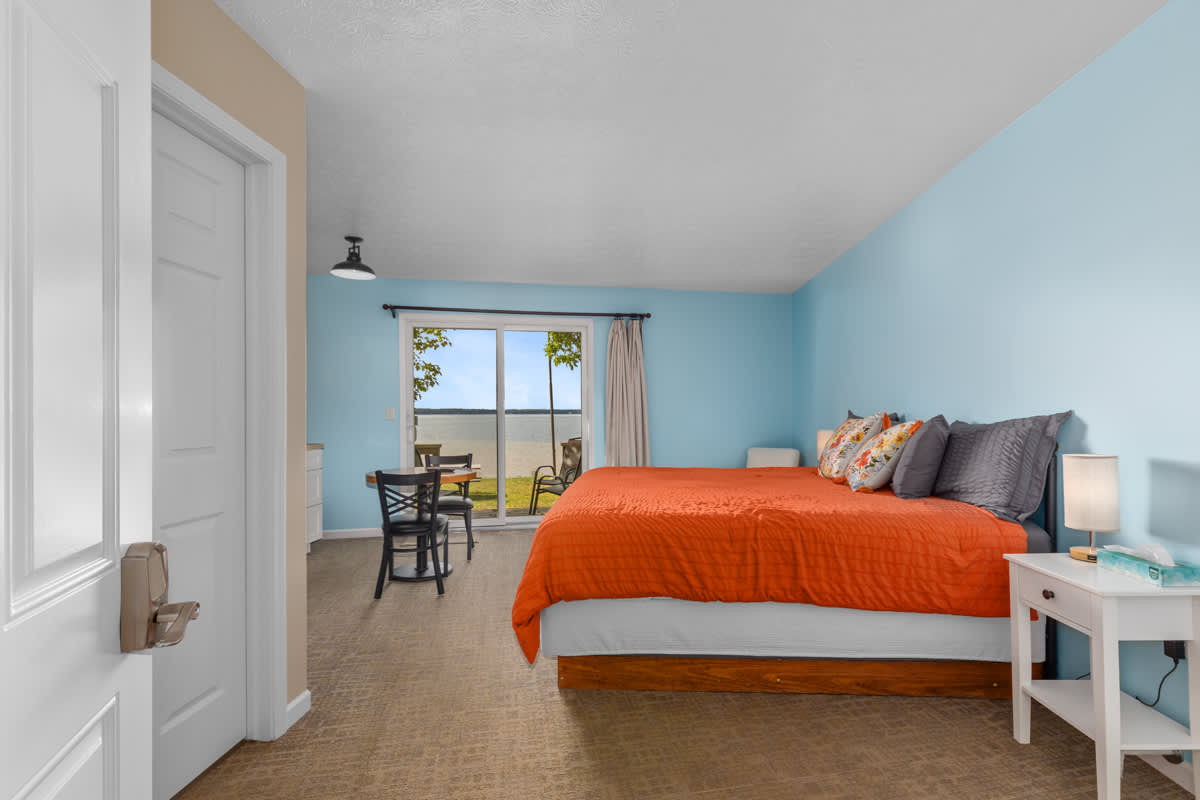 King suite with Lake View — Lake City, MI — vacation rental