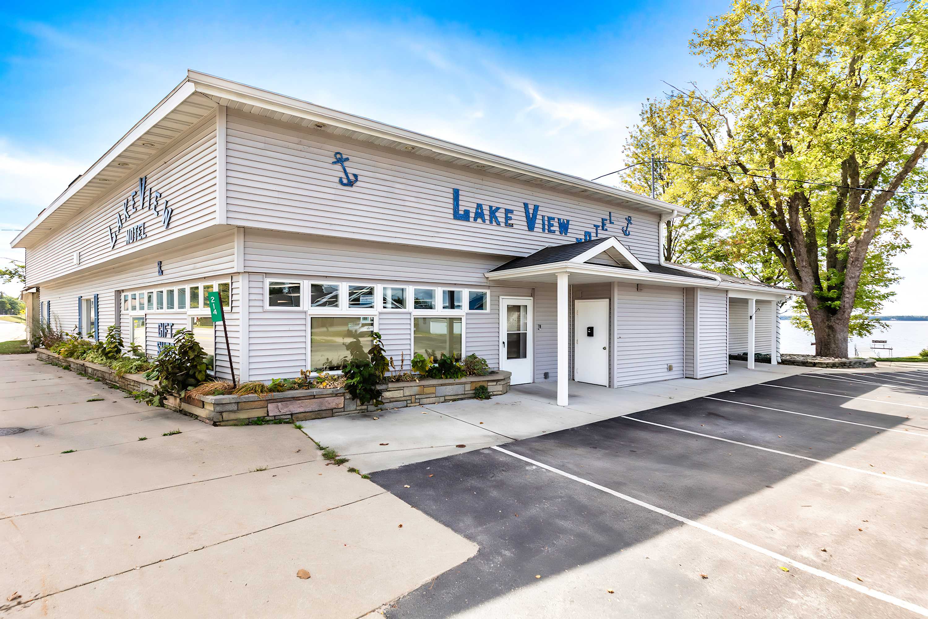 Family Stay - 4 Cozy Combined Studios — Lake City, MI — vacation rental