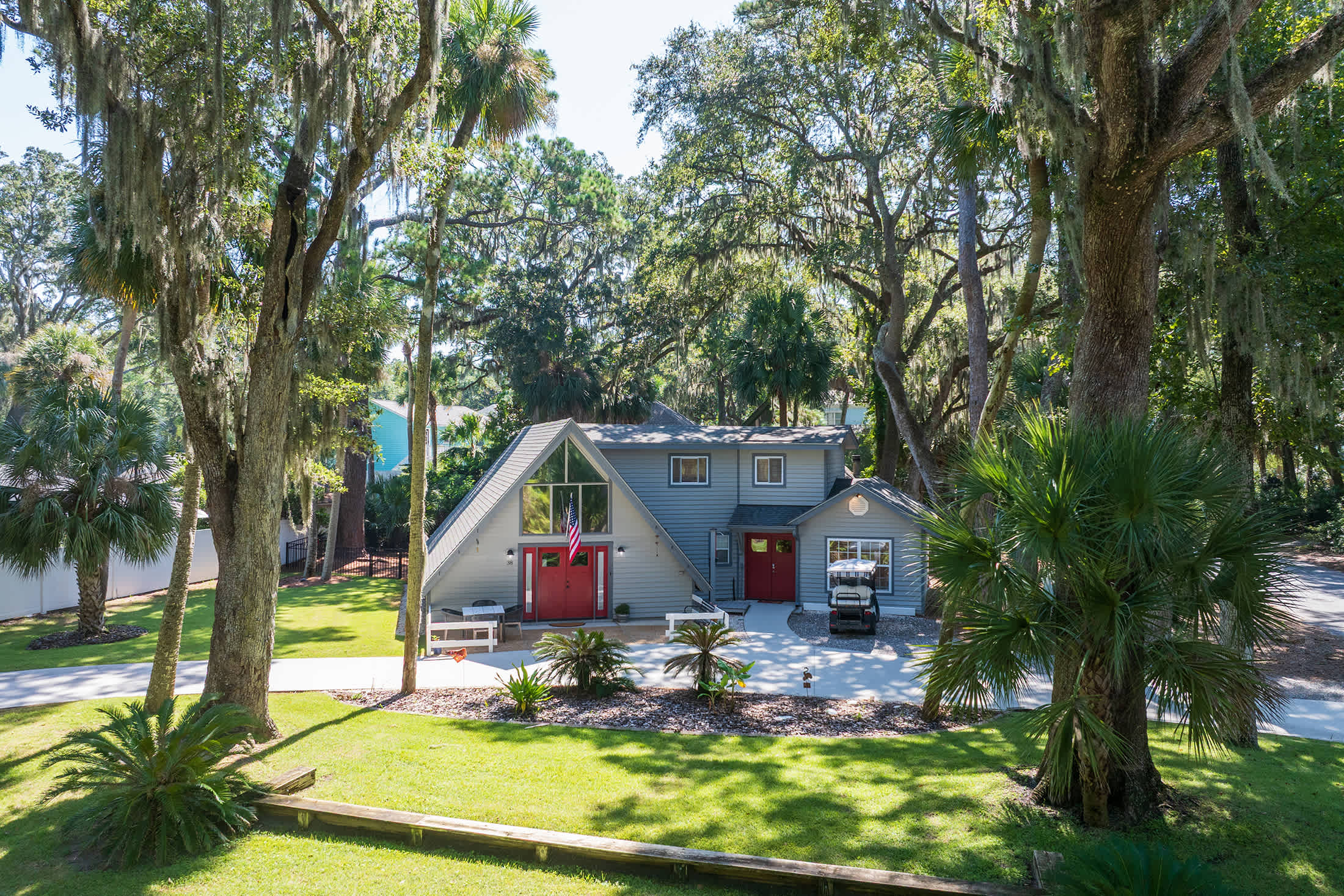 Lagoon Retreat - Pet-Friendly 4BR, Loft, Golf Cart Near Beach, Spa