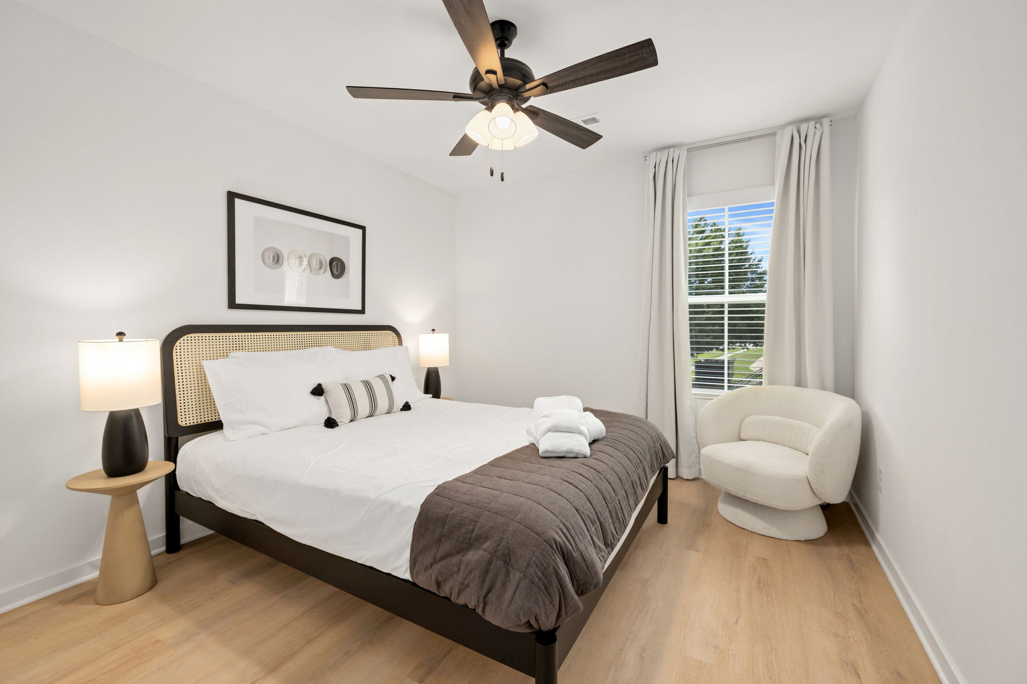 The Outfield-30+ day stays only!-2mi to Downtown 5