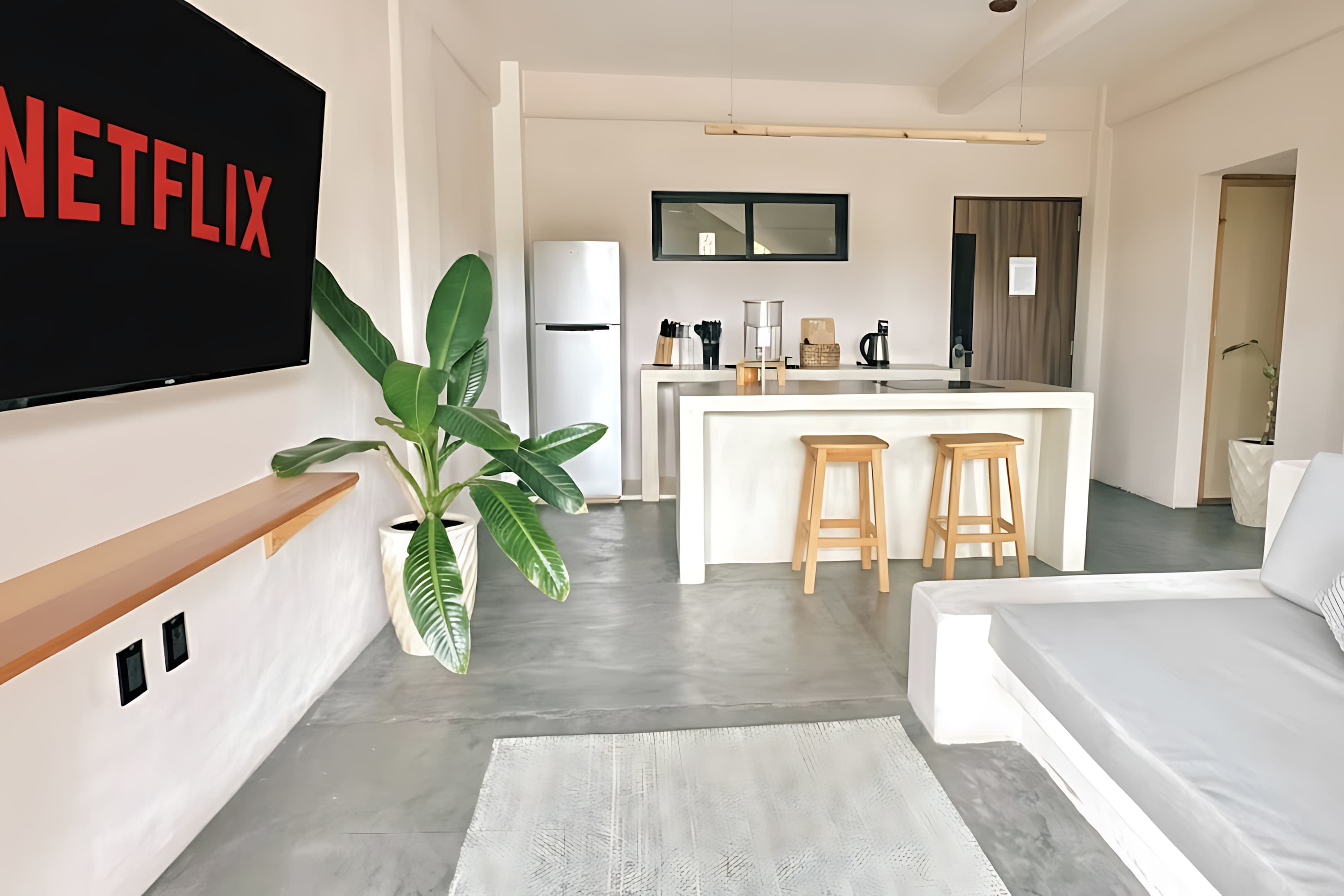 Queen Loft · Private Terrace · Steps to Beach