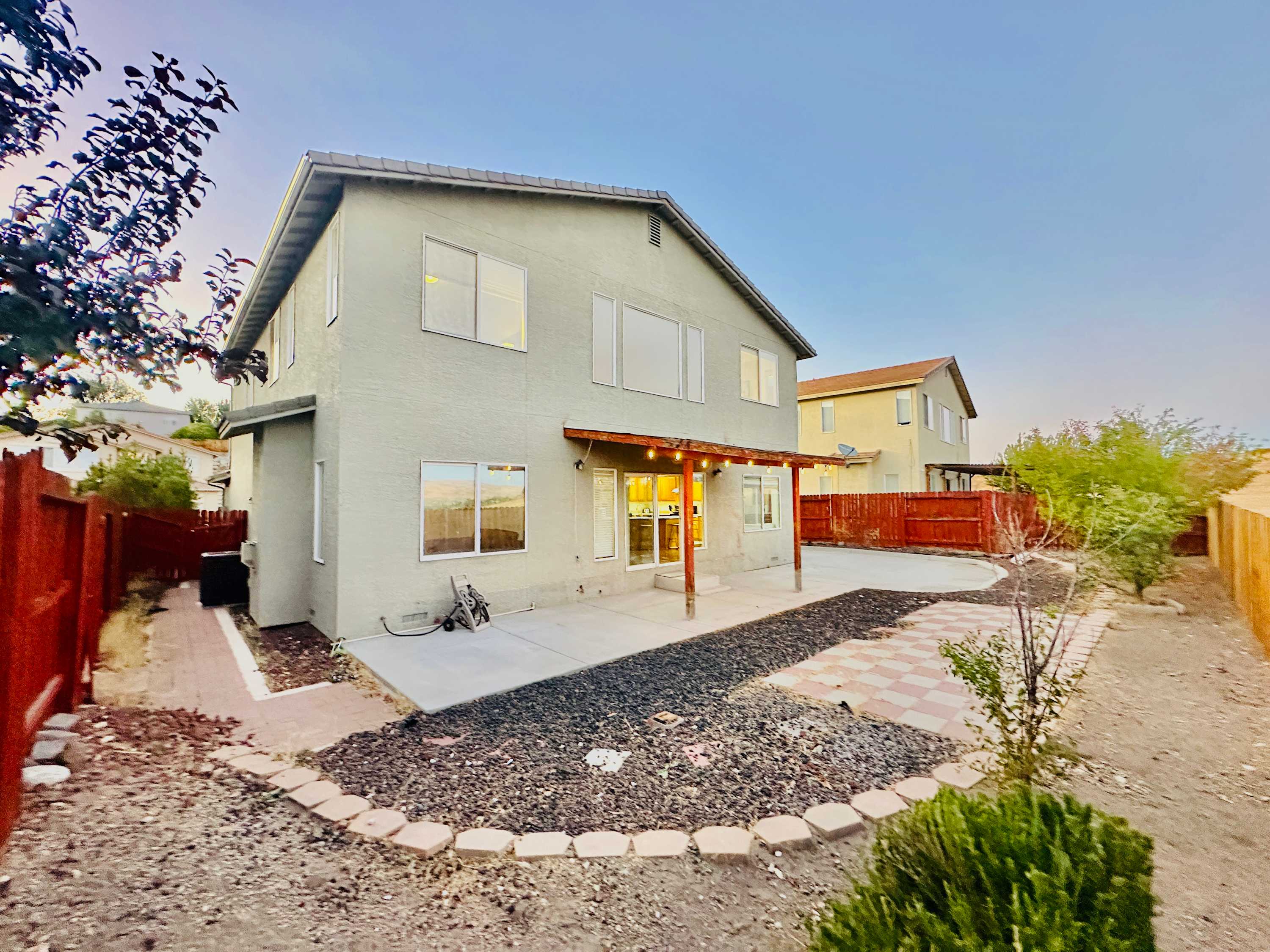 Sparks House/Sleeps 23/ 5 Bedrooms, Garage & Pets Welcome! β Sparks, NV β vacation rental