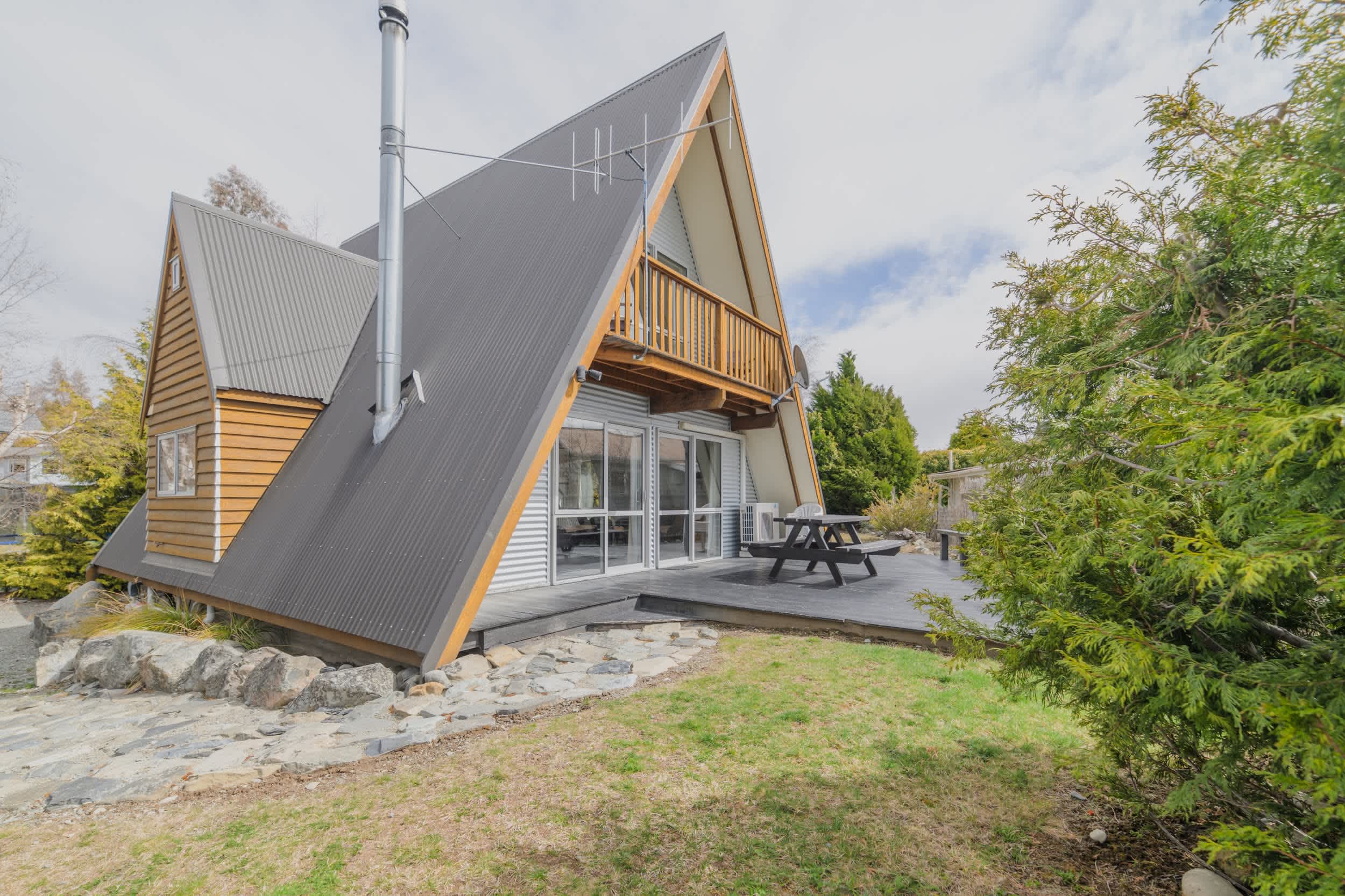 Cozy Lake Tekapo Stay with Mountain Views — Lake Tekapo, Canterbury Region — vacation rental