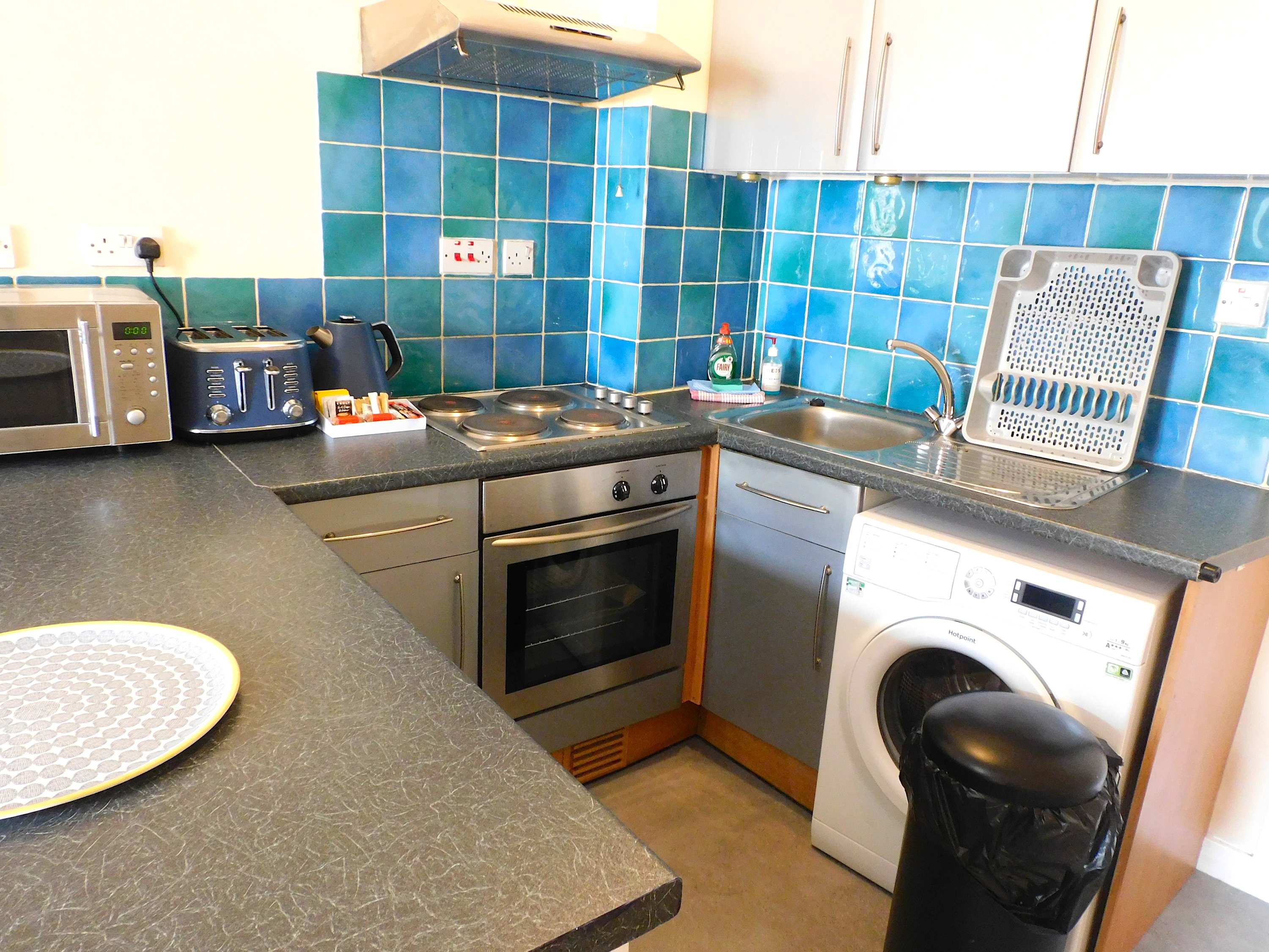 Fabulous location, One Bedroom West End Flat, just off Byres rd, close 