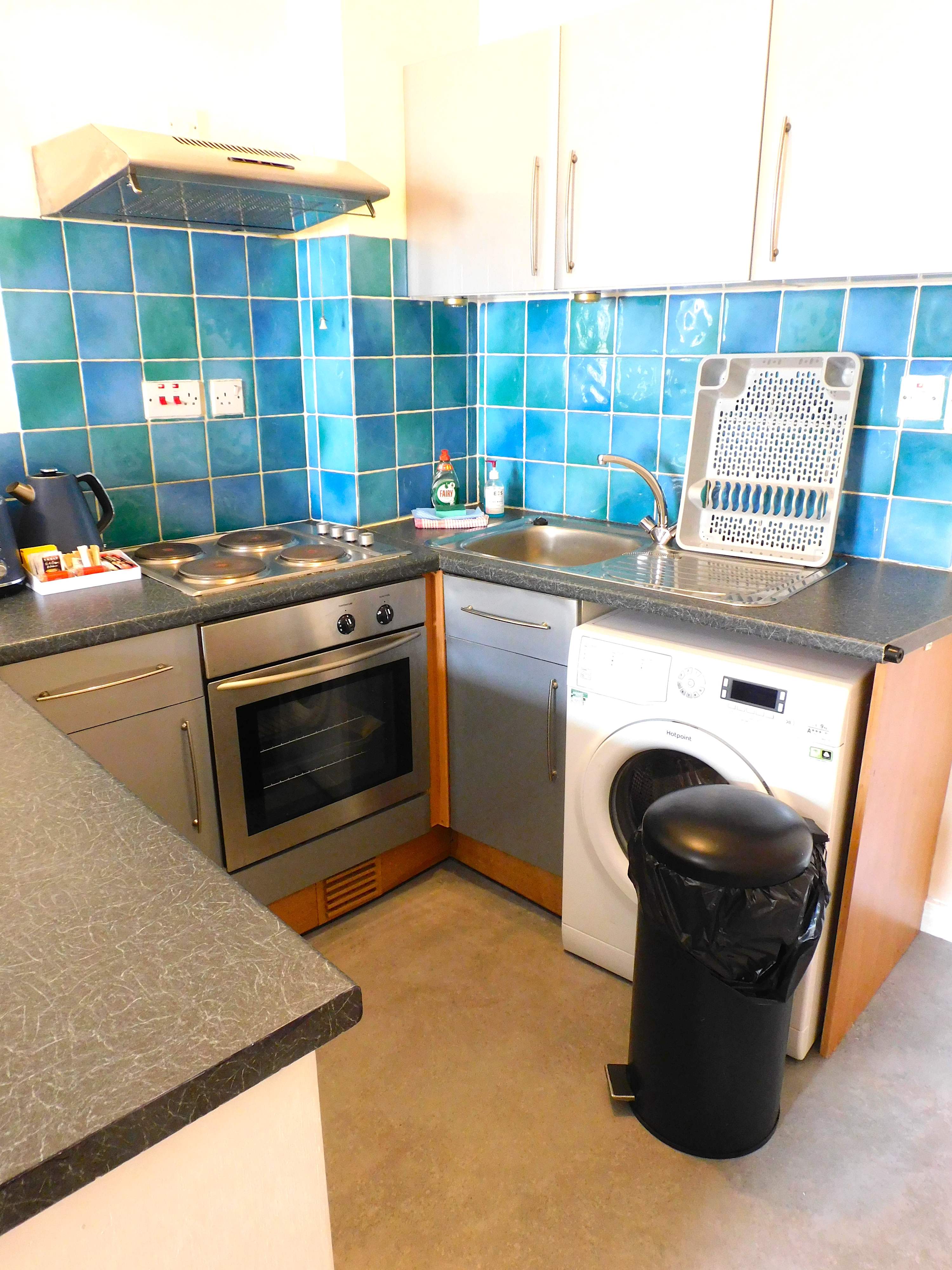 Fabulous location, One Bedroom West End Flat, just off Byres rd, close 