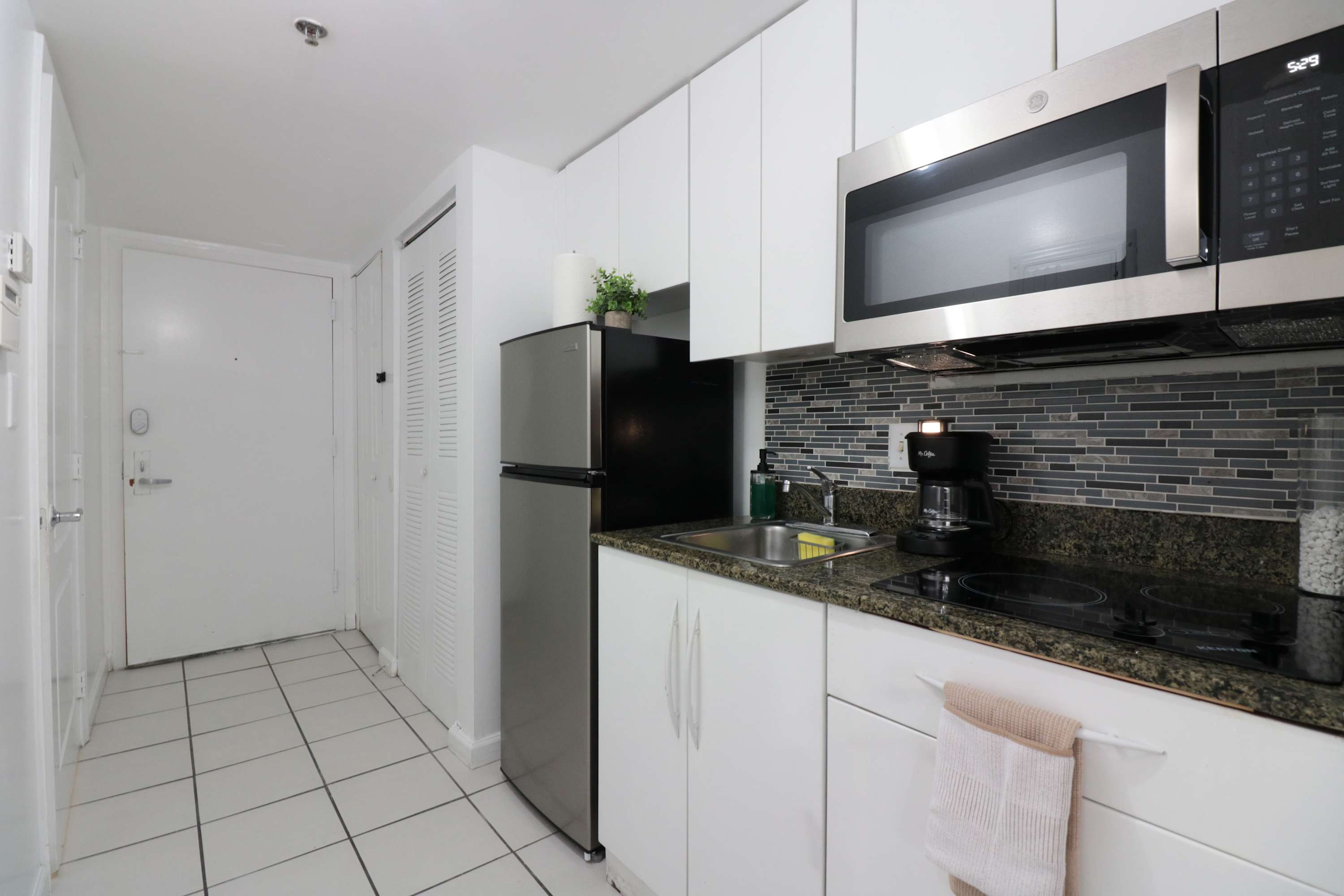 Luxury Brickell Condo, 1 BR & Resort Amenities!