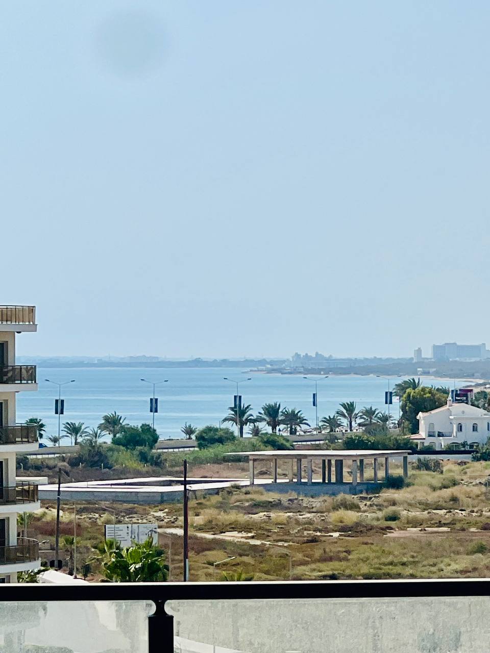 Sea view 2 bedroom apartment close to Long Beach