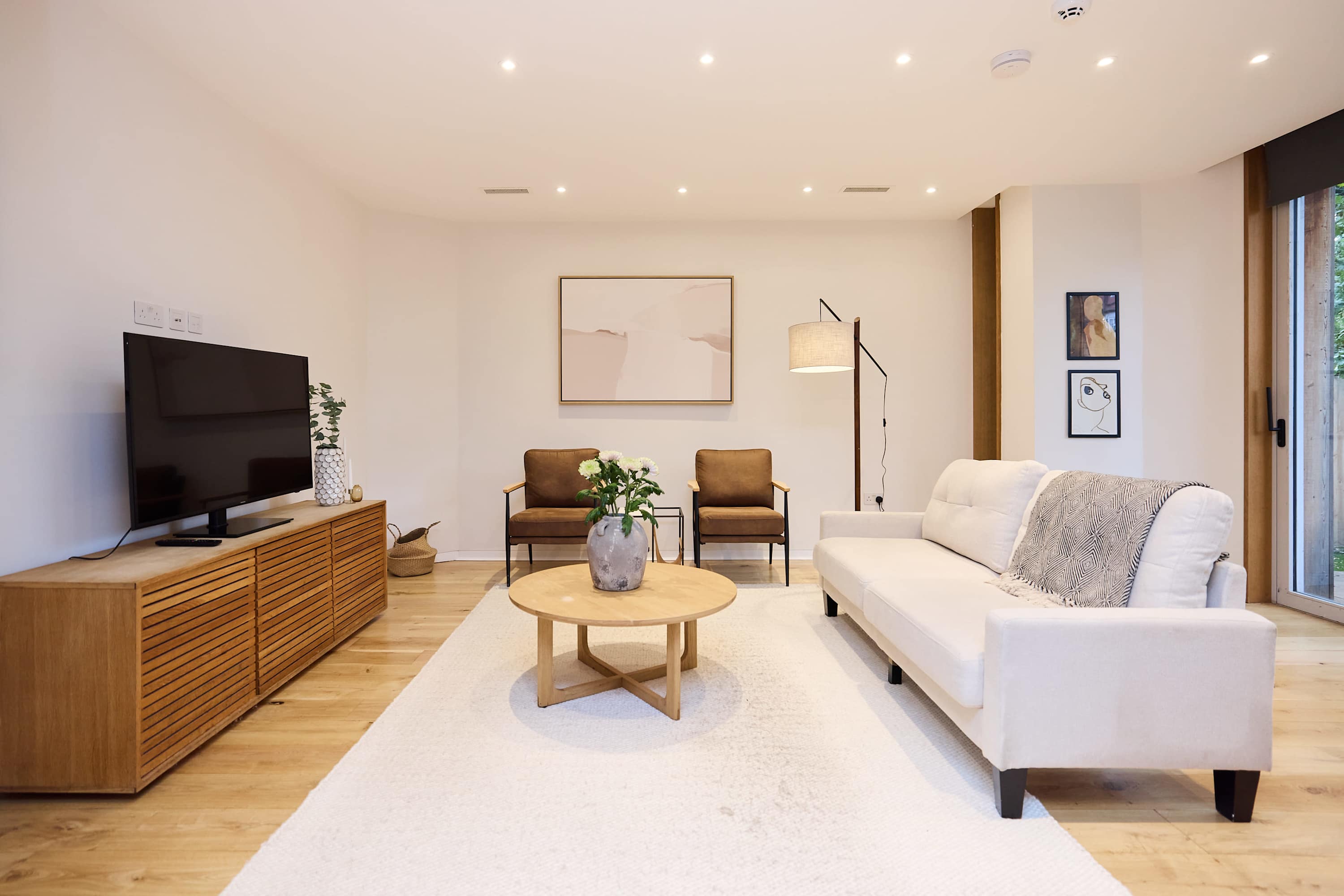 Mill Hill Modern Gem: Garden & Parking Near London serviced apartment - UK - VivreStays