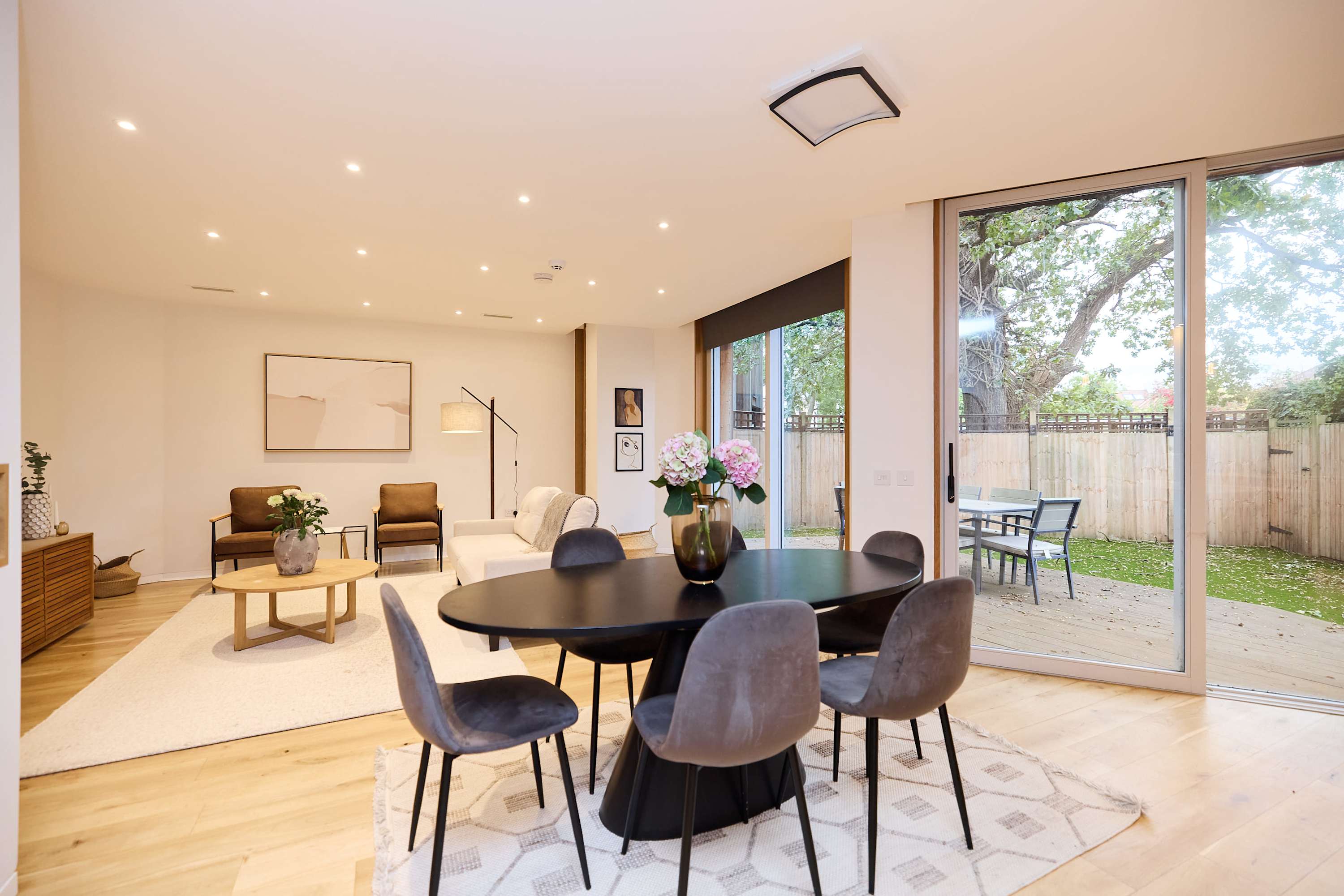 Mill Hill Modern Gem: Garden & Parking Near London in Crowntree Mews 3 NW7 1TR - Property image 3 - VivreStays