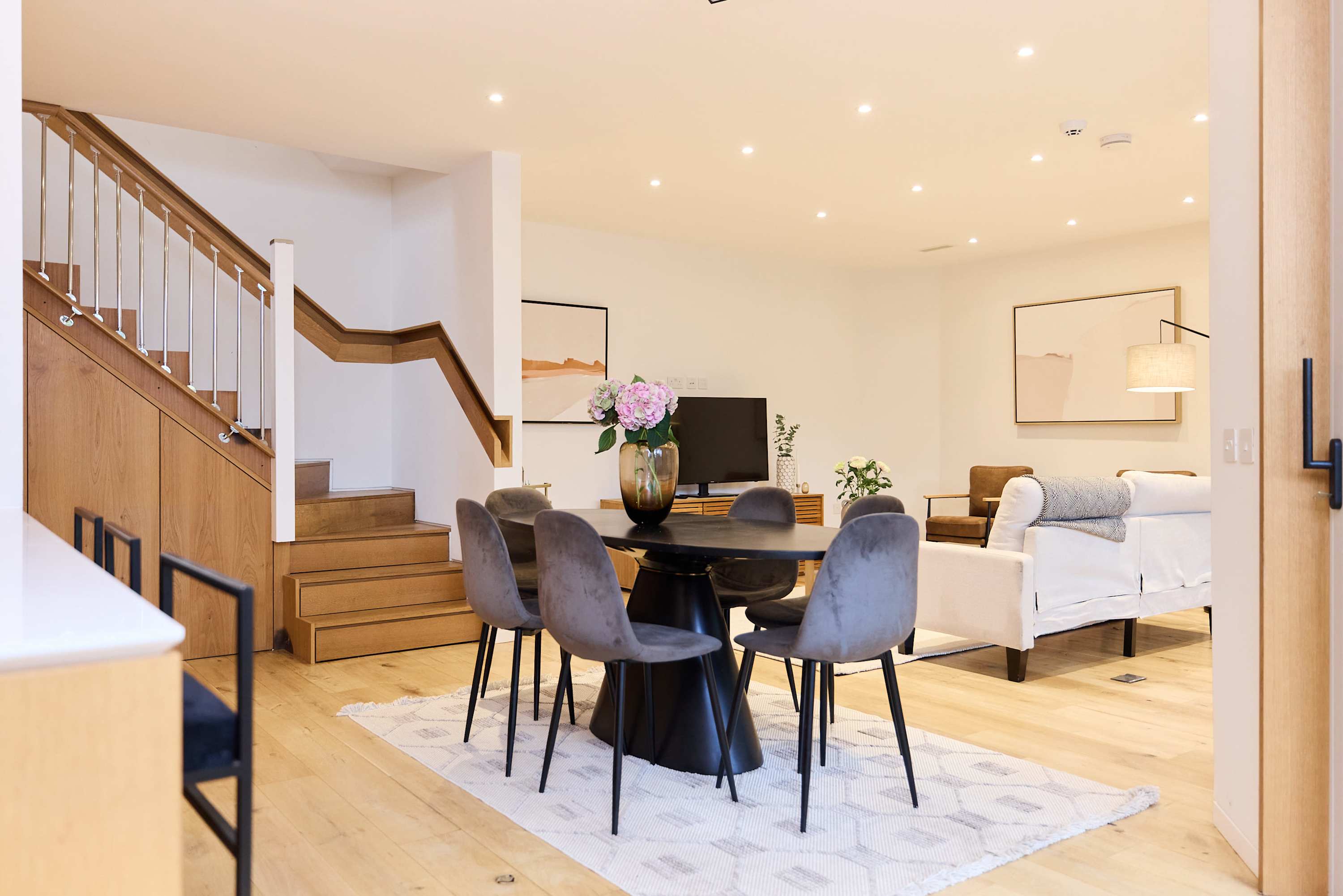 Mill Hill Modern Gem: Garden & Parking Near London in Crowntree Mews 3 NW7 1TR - Property image 11 - VivreStays