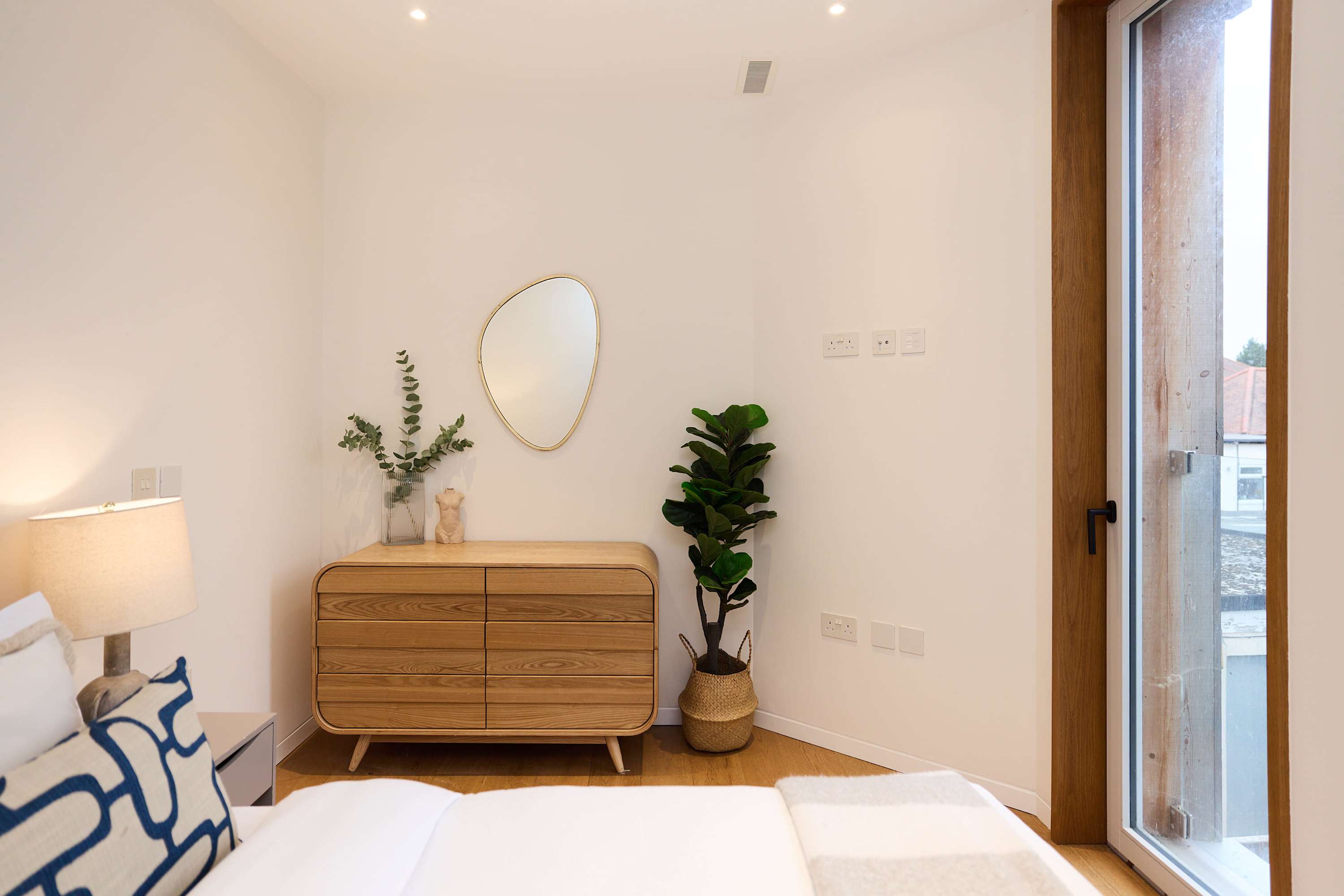 Mill Hill Modern Gem: Garden & Parking Near London in Crowntree Mews 3 NW7 1TR - Property image 19 - VivreStays