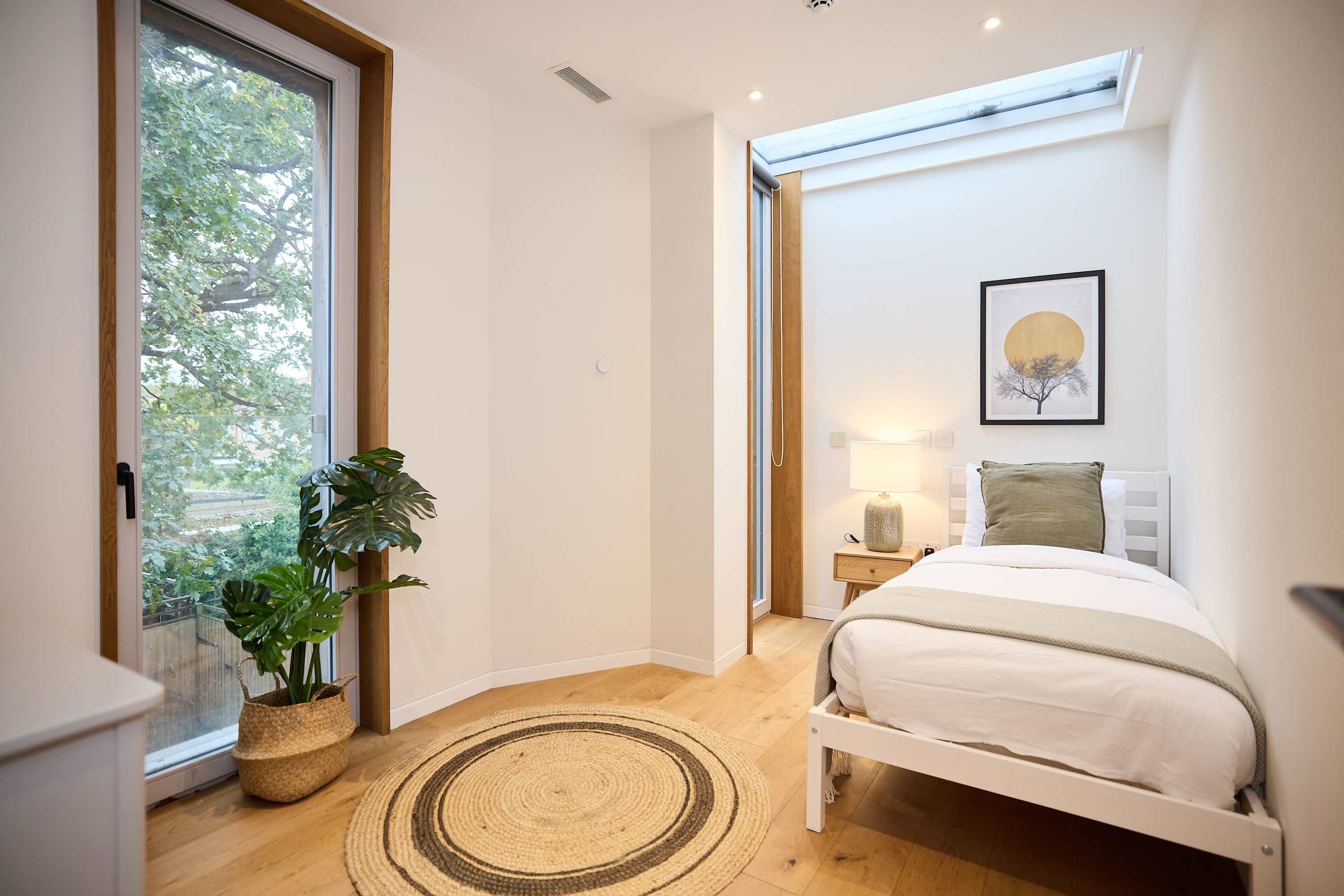 Mill Hill Modern Gem: Garden & Parking Near London in Crowntree Mews 3 NW7 1TR - Property image 6 - VivreStays
