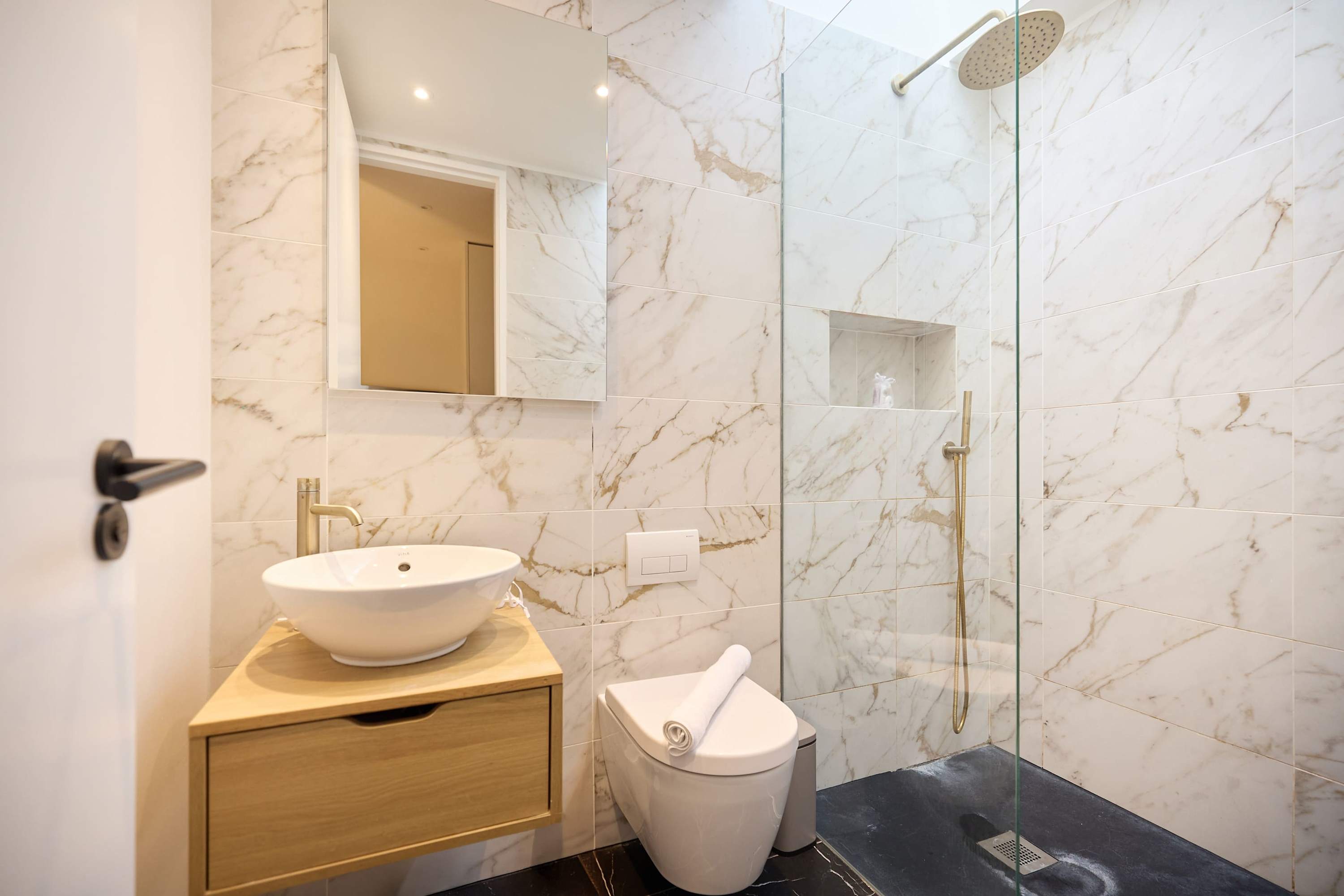 Mill Hill Modern Gem: Garden & Parking Near London in Crowntree Mews 3 NW7 1TR - Property image 17 - VivreStays