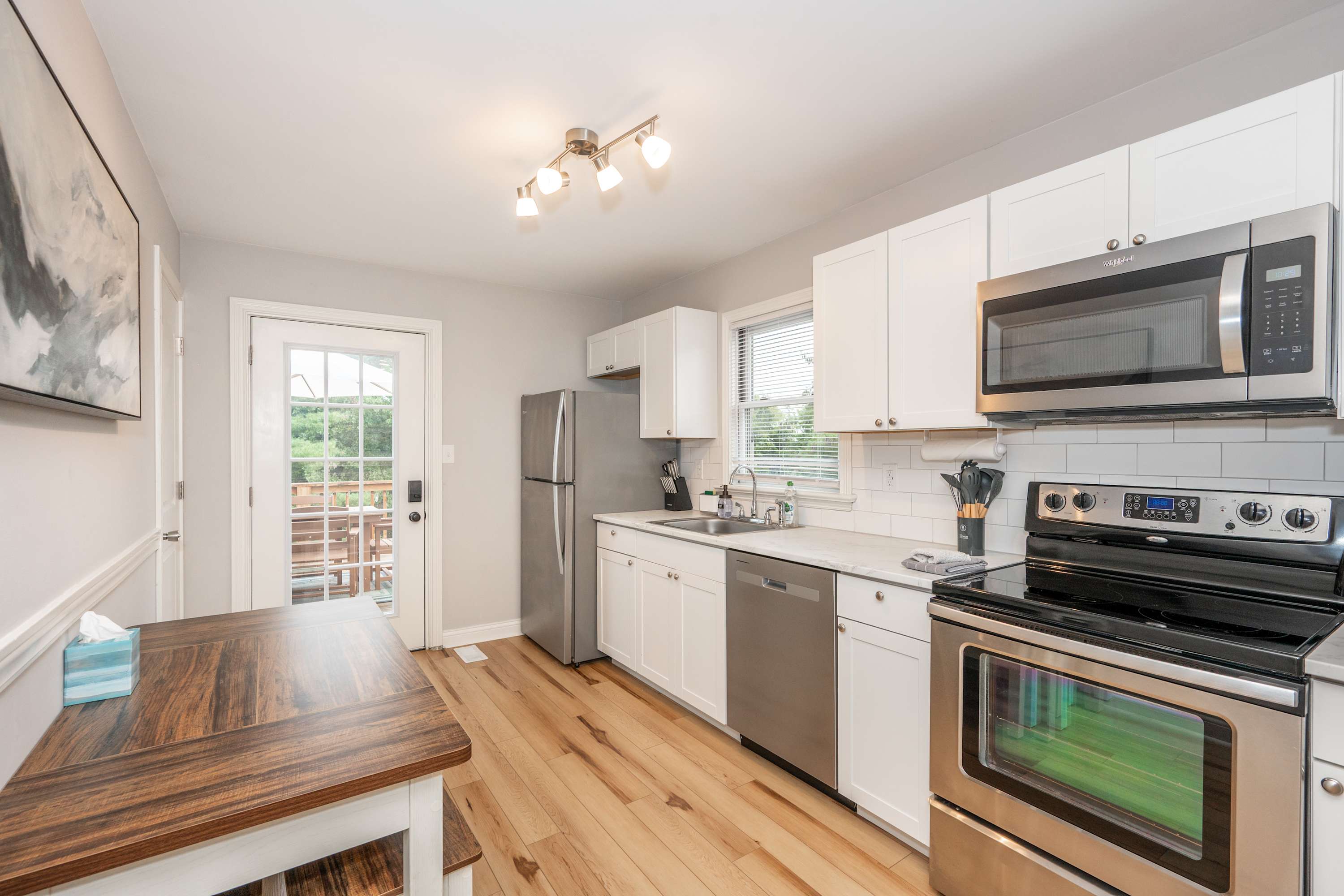 The open dine-in kitchen is well equipped for an unforgettable getaway​