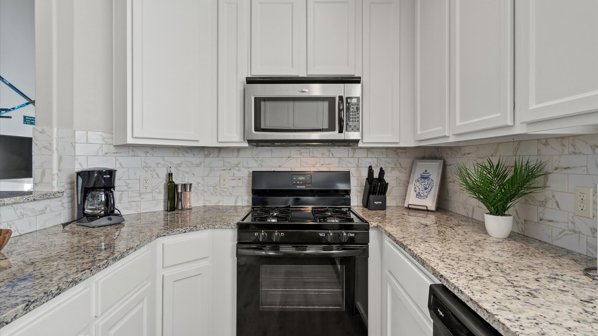 Fully equipped kitchen 