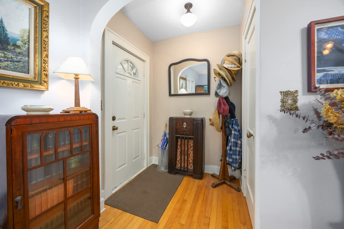 Charming Saugatuck Getaway by Lake Shops 7