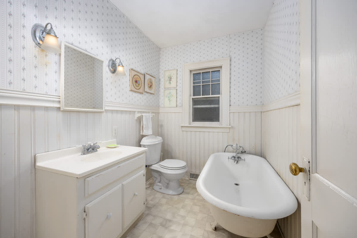 Charming Saugatuck Getaway by Lake Shops 21