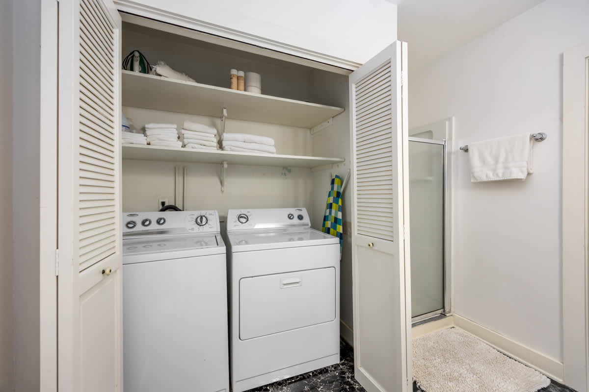 Charming Saugatuck Getaway by Lake Shops 25