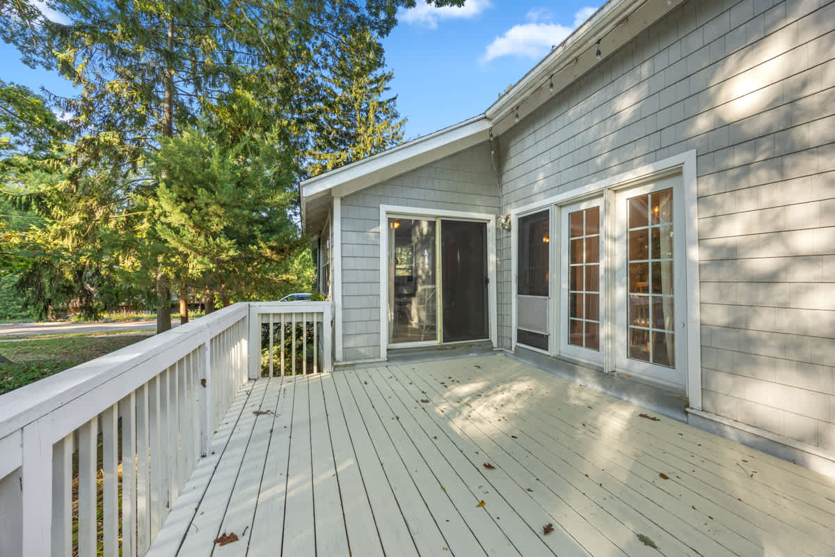 Charming Saugatuck Getaway by Lake Shops 5