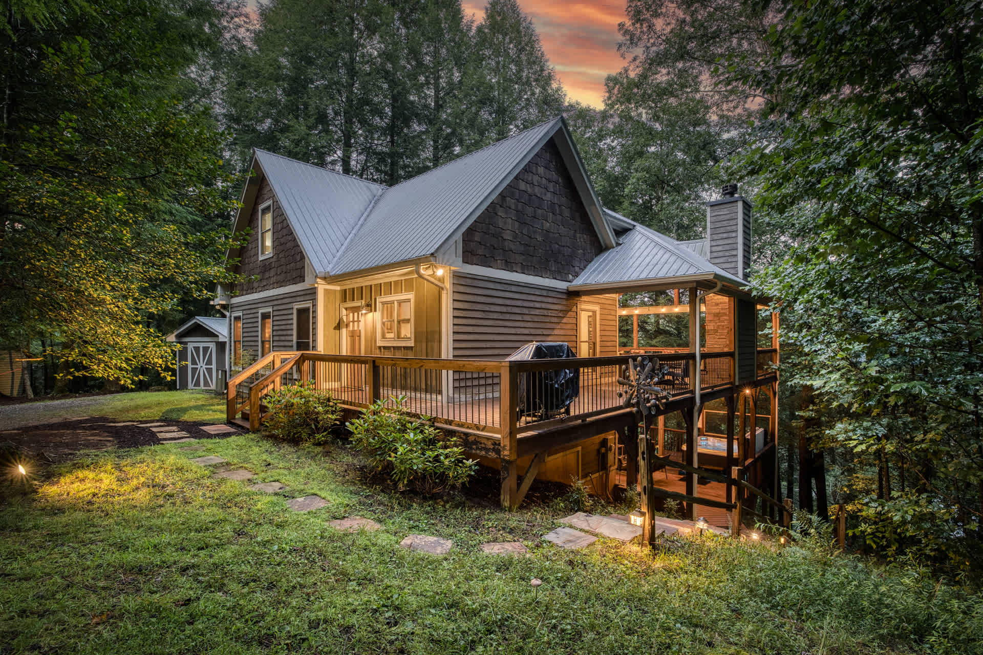 Hemlock Hideout - Game room, hot tub, creek access — Blue Ridge, GA — vacation rental