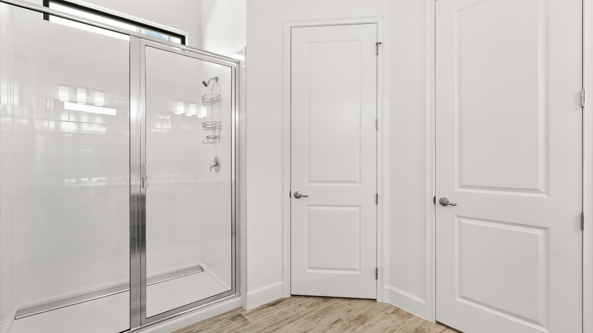 Modern en-suite bathroom with standing shower