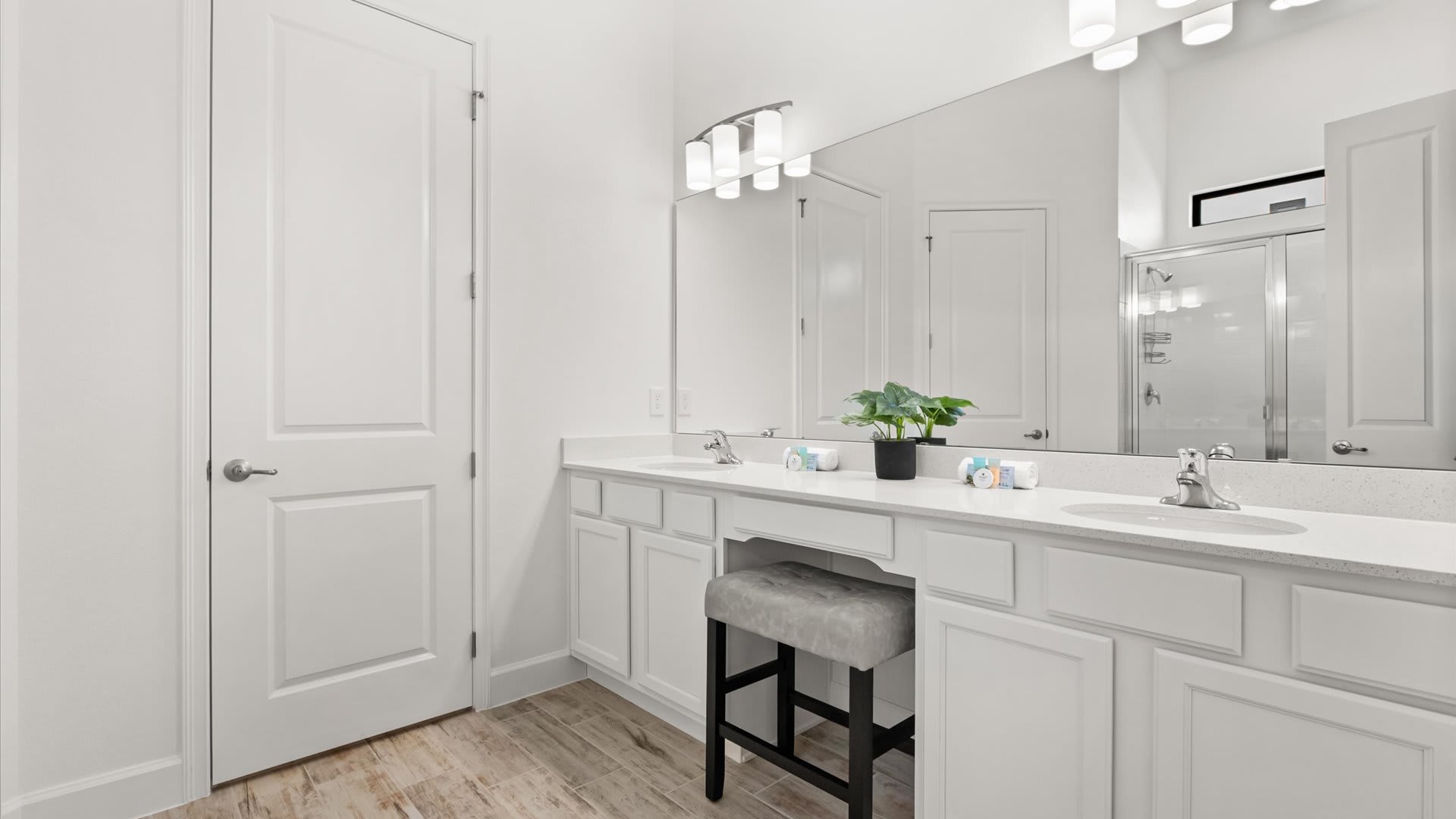 Modern en-suite bathroom with spacious vanity and dressing table