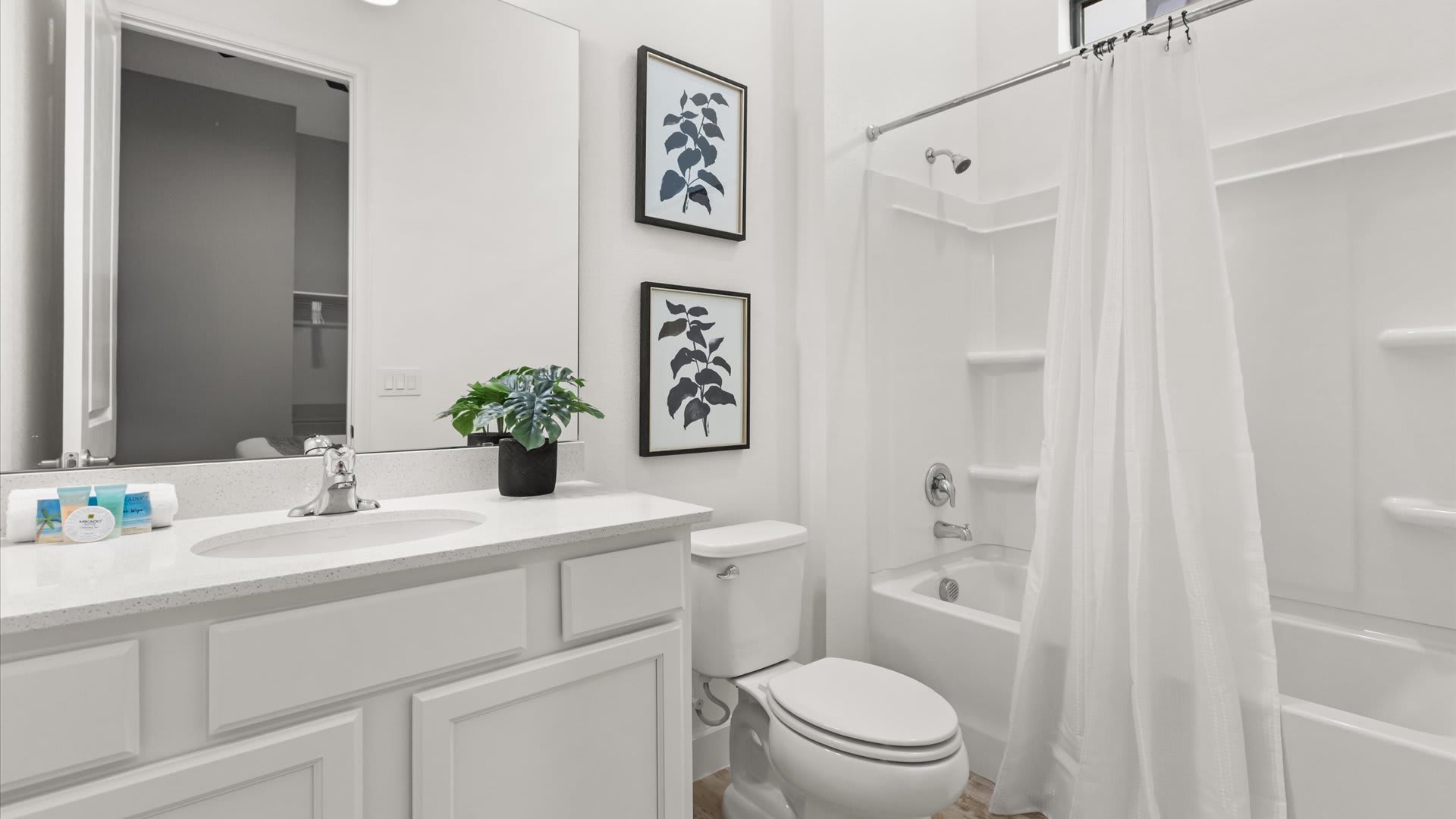 En-suite bathroom with combined bathtub and shower