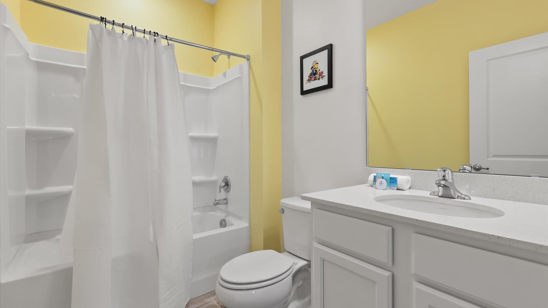 Minions bunk bedroom en-suite bathroom 