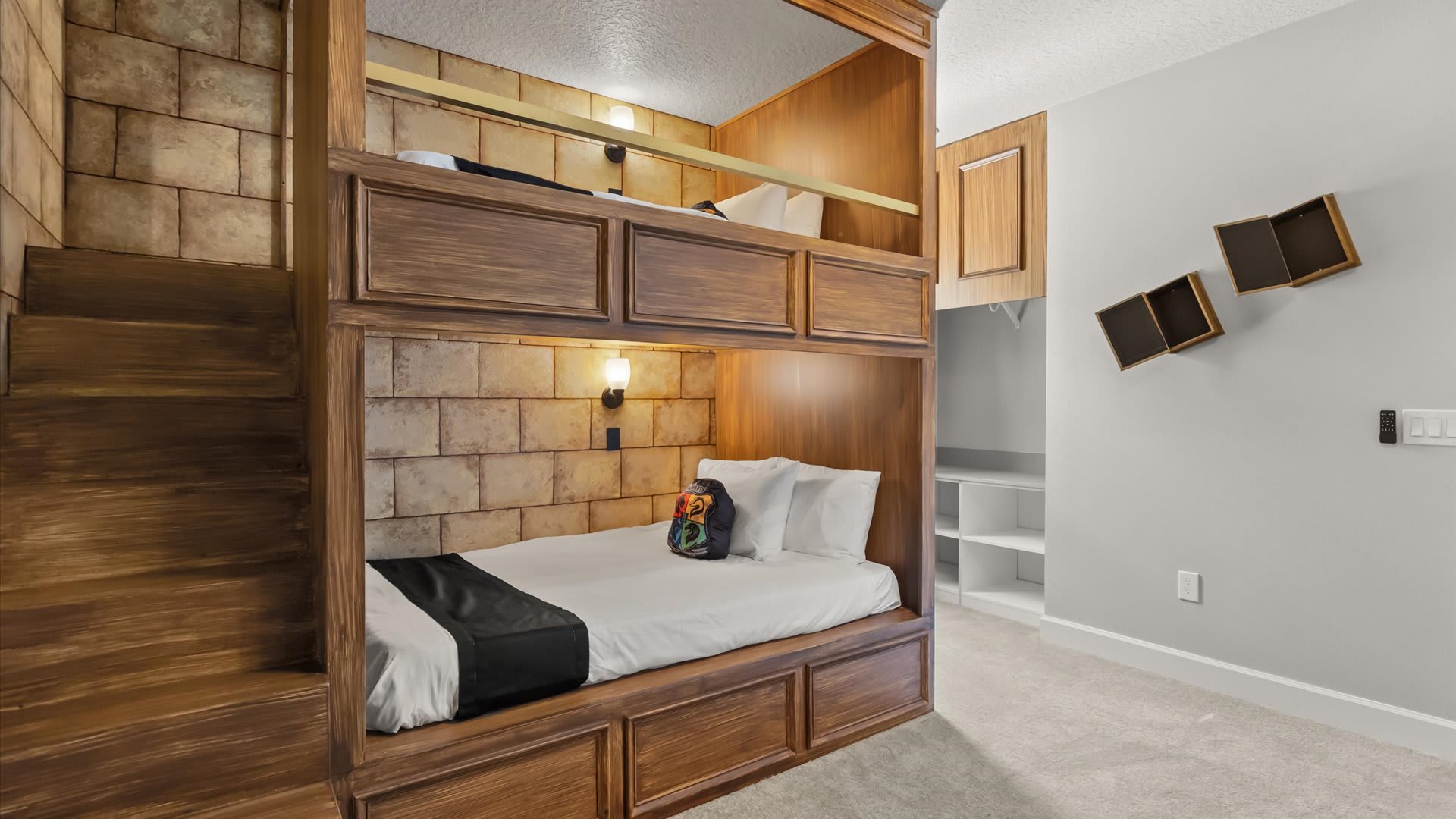 Hogwarts themed bunk bedroom 