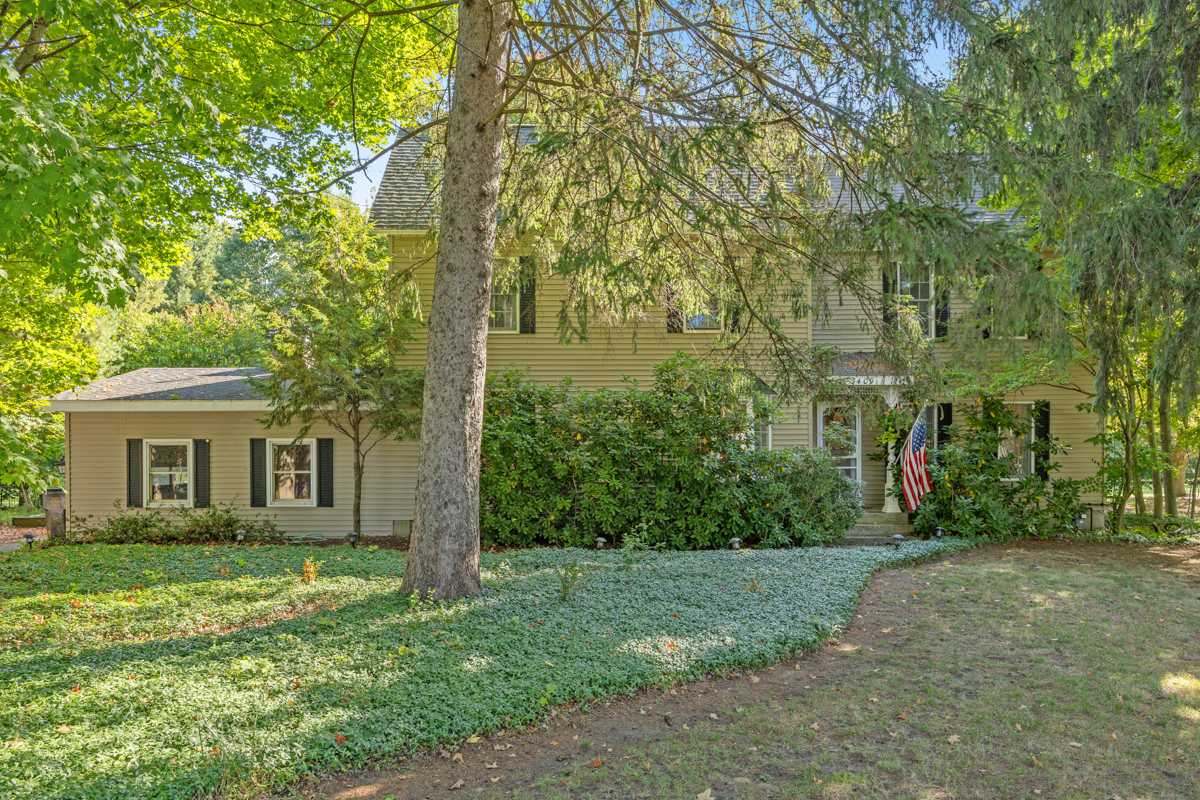 Historic Saugatuck Walk to Lake Shops and Dining 7