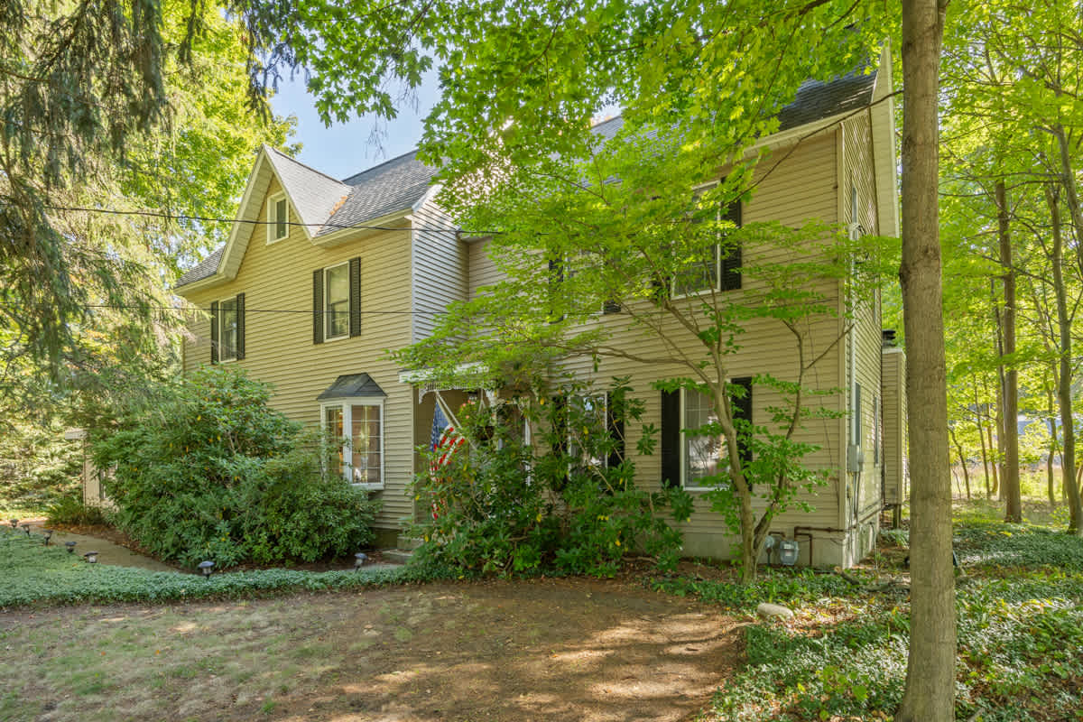 Historic Saugatuck Walk to Lake Shops and Dining 40