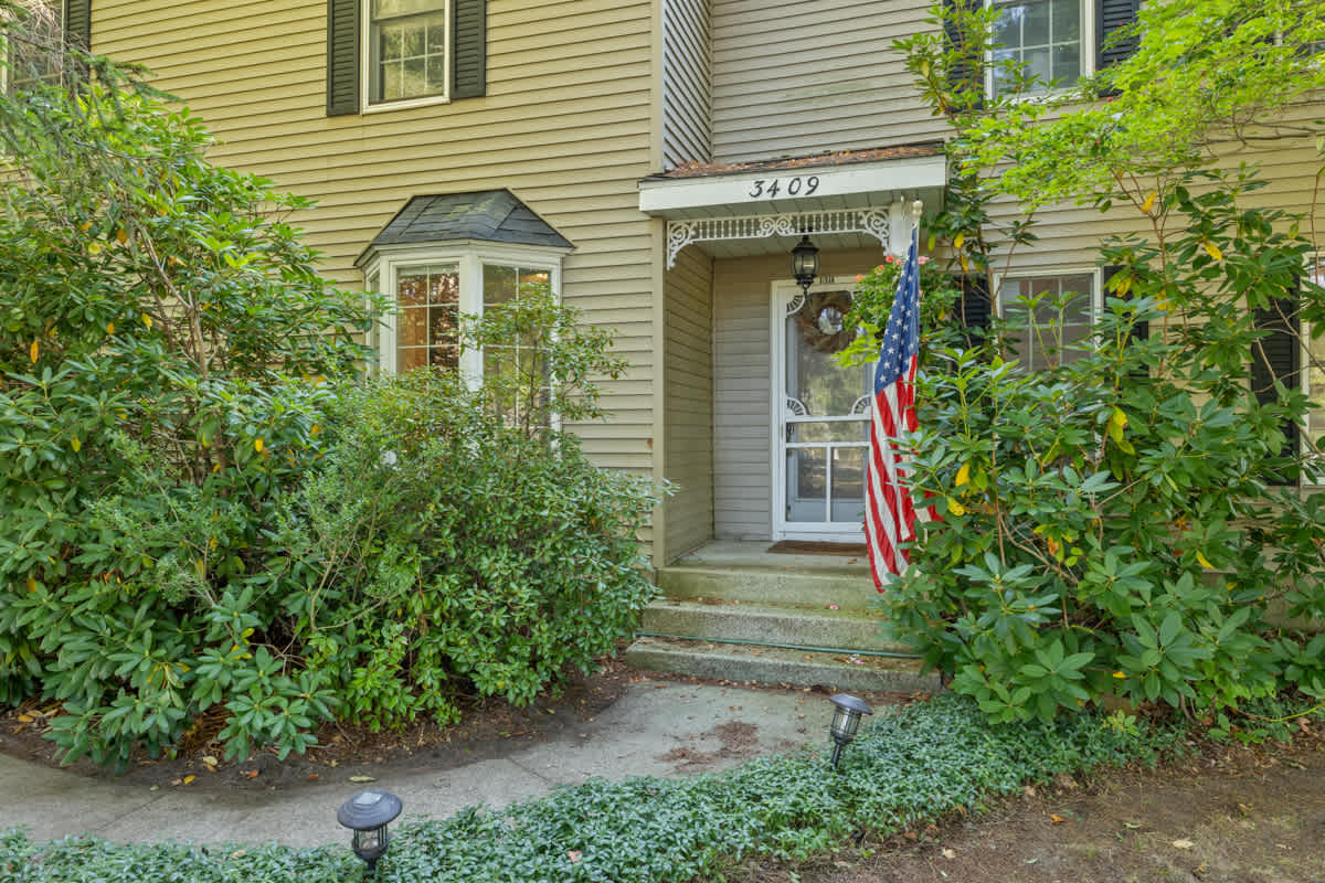 Historic Saugatuck Walk to Lake Shops and Dining 8
