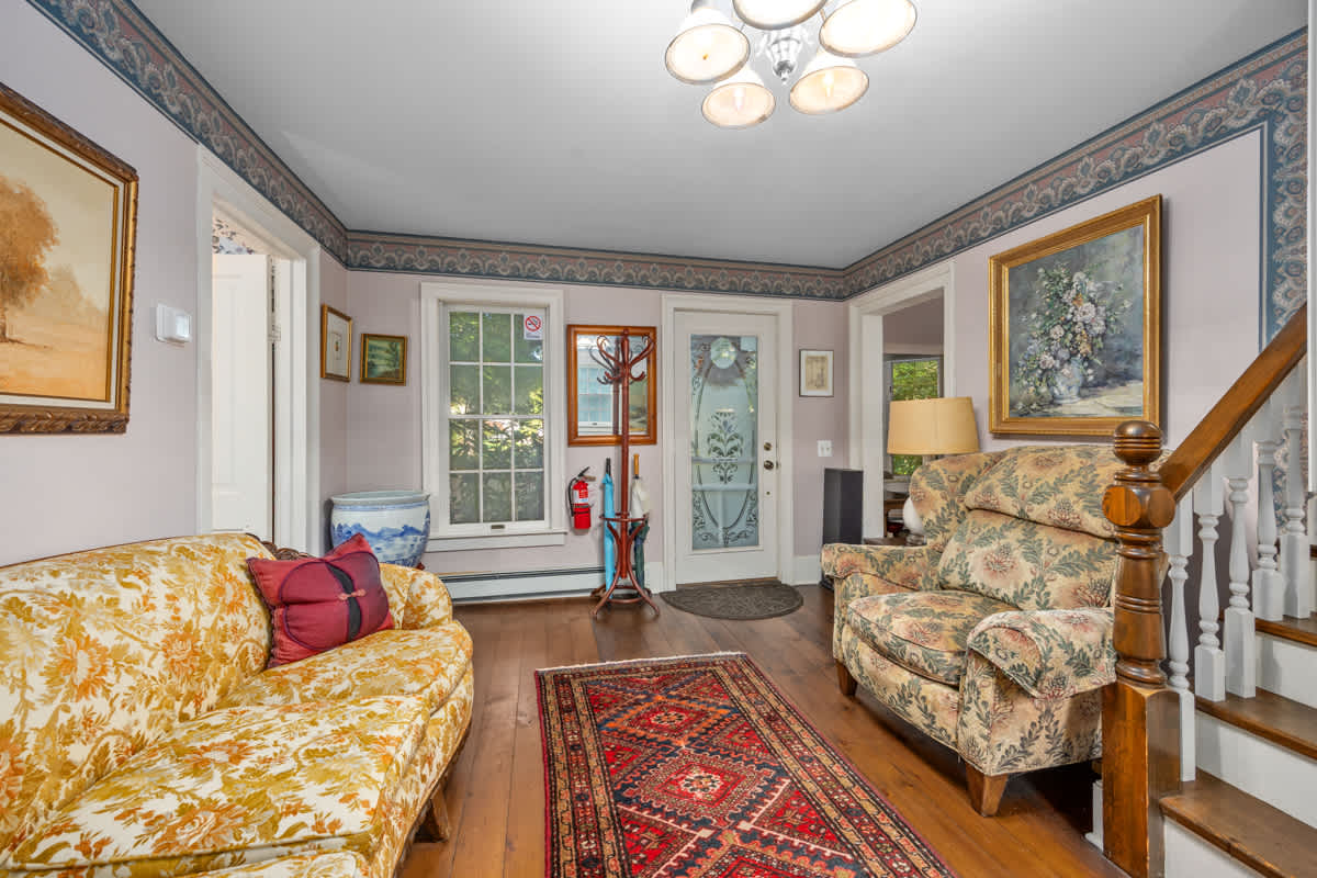 Historic Saugatuck Walk to Lake Shops and Dining 12