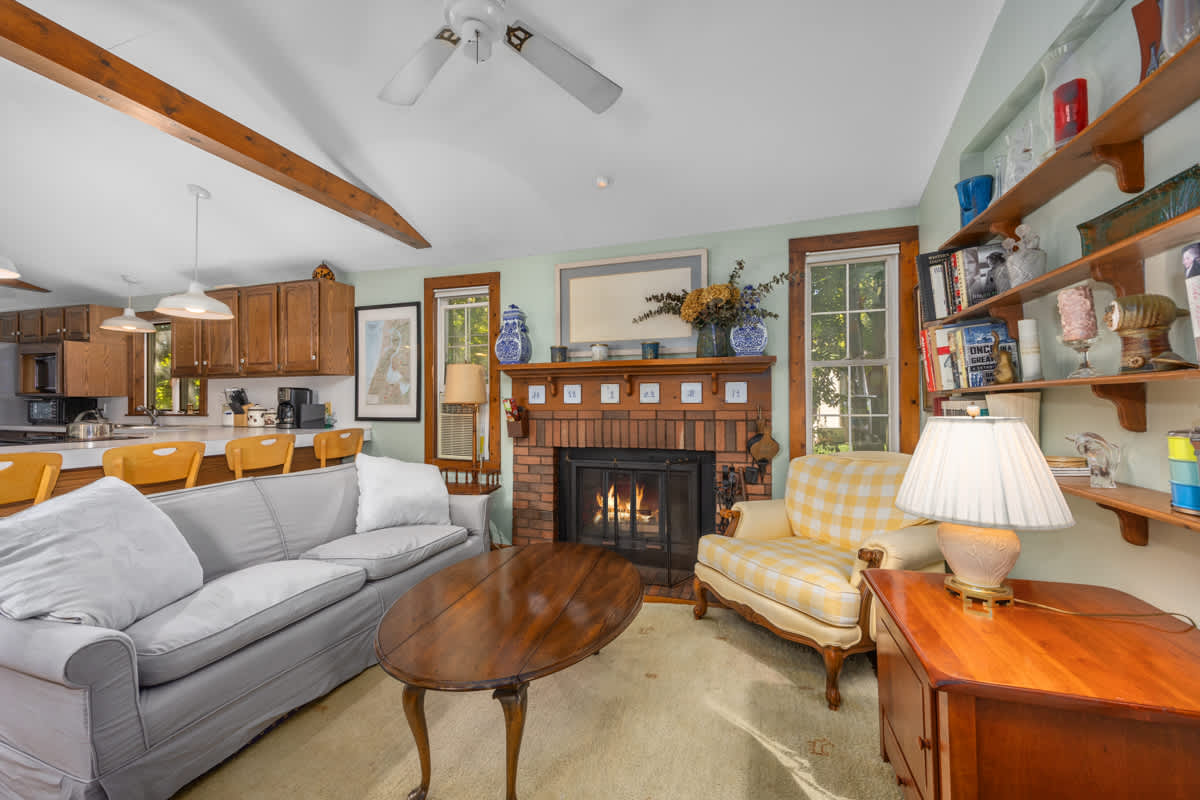 Historic Saugatuck Walk to Lake Shops and Dining 10