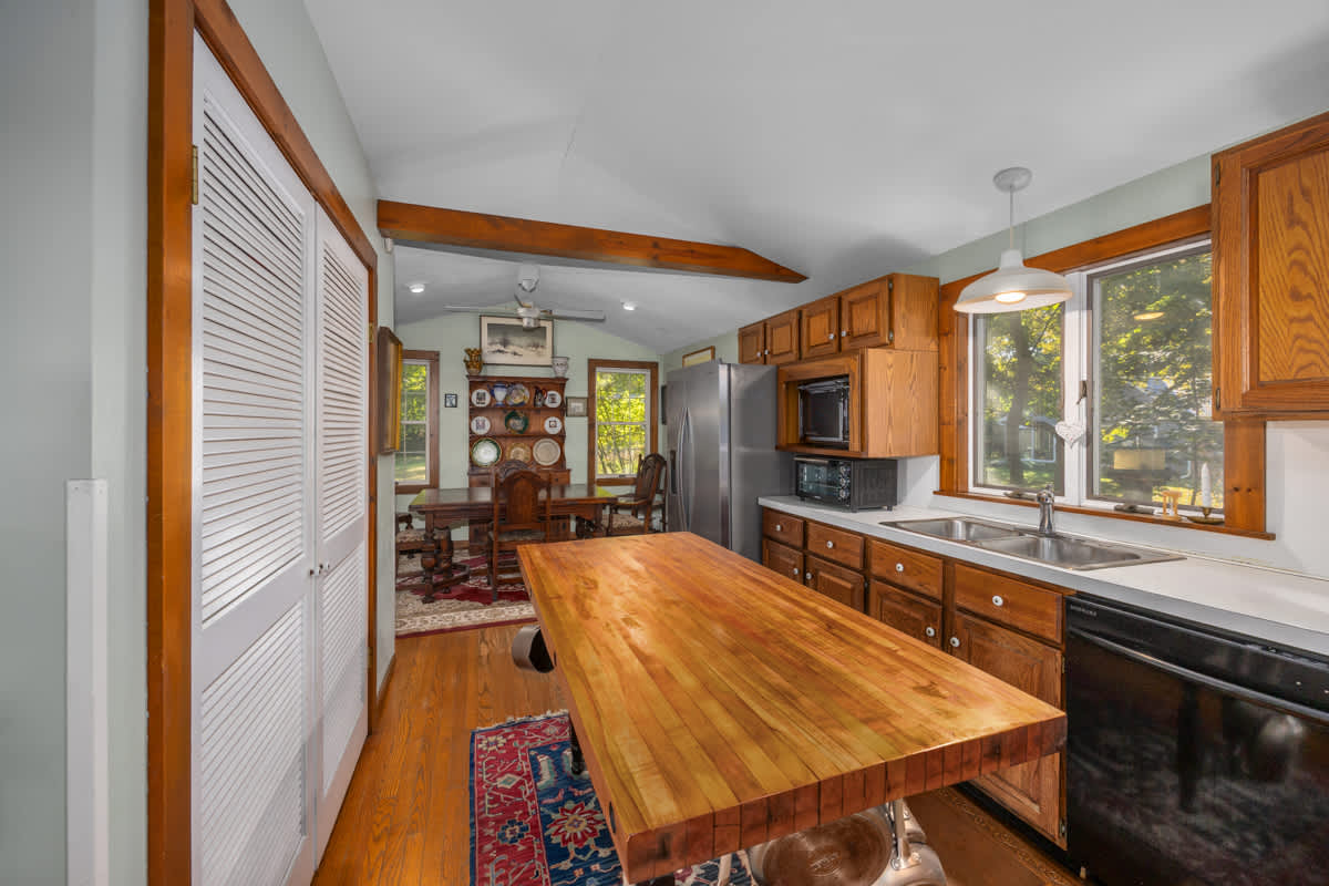 Historic Saugatuck Walk to Lake Shops and Dining 14