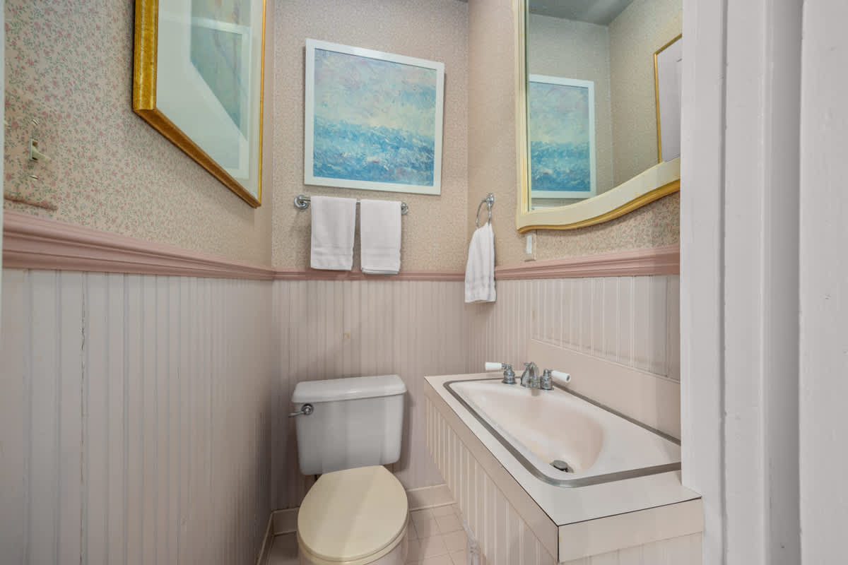 Historic Saugatuck Walk to Lake Shops and Dining 23