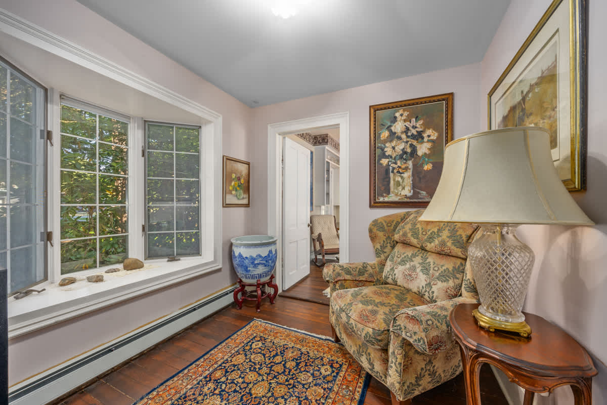 Historic Saugatuck Walk to Lake Shops and Dining 16